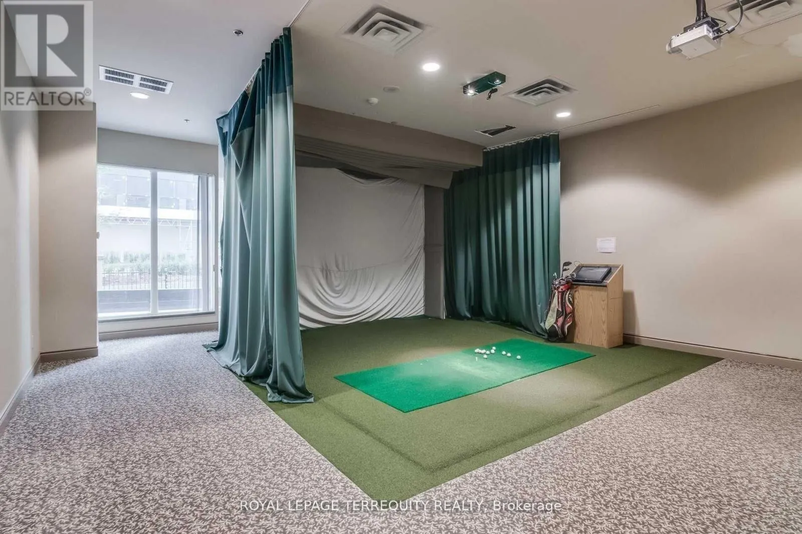 812 - 185 ONEIDA CRESCENT