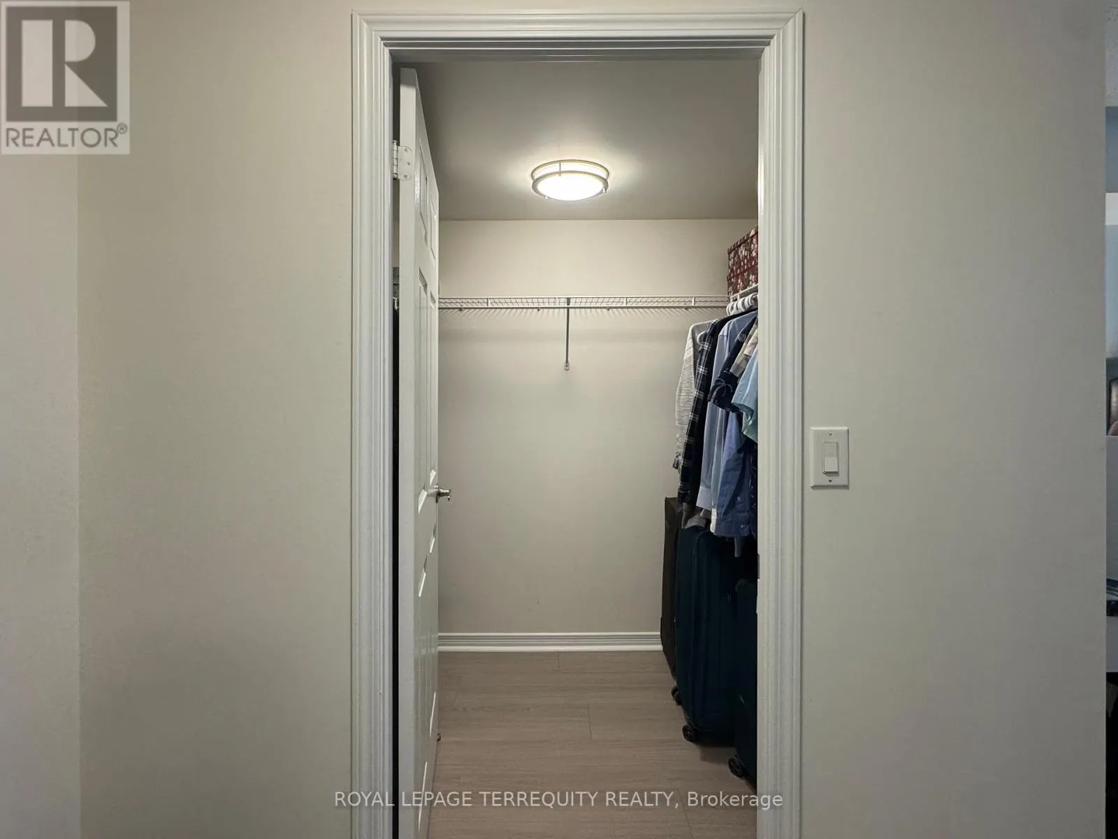 812 - 185 ONEIDA CRESCENT