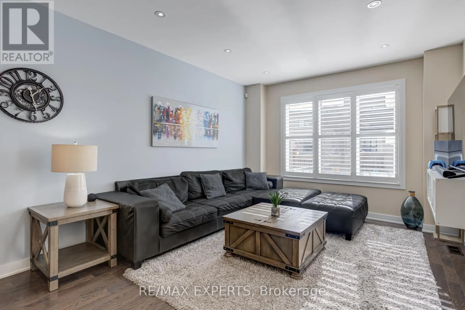 10 HELLIWELL CRESCENT