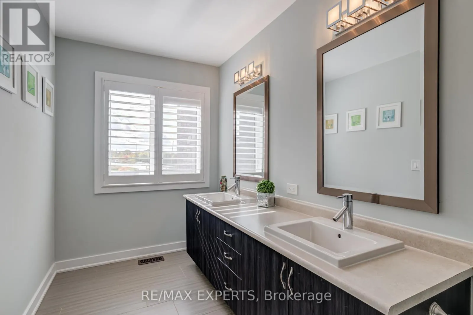 10 HELLIWELL CRESCENT