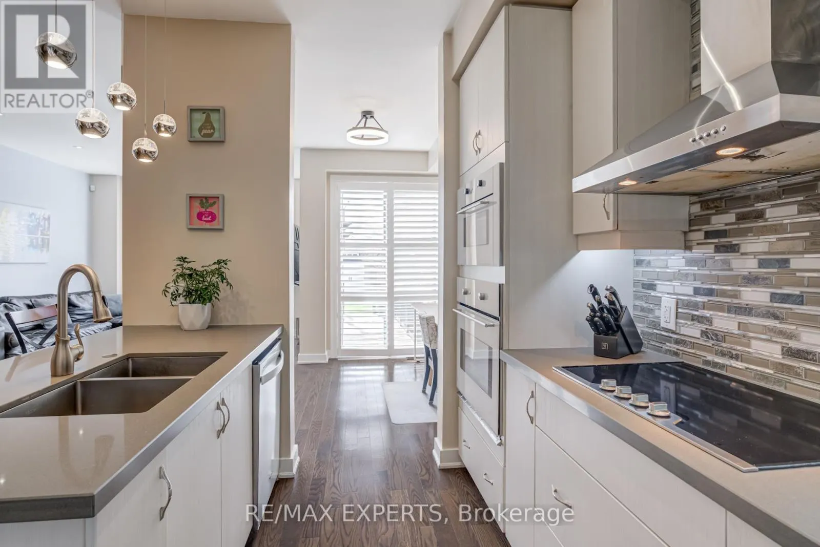 10 HELLIWELL CRESCENT