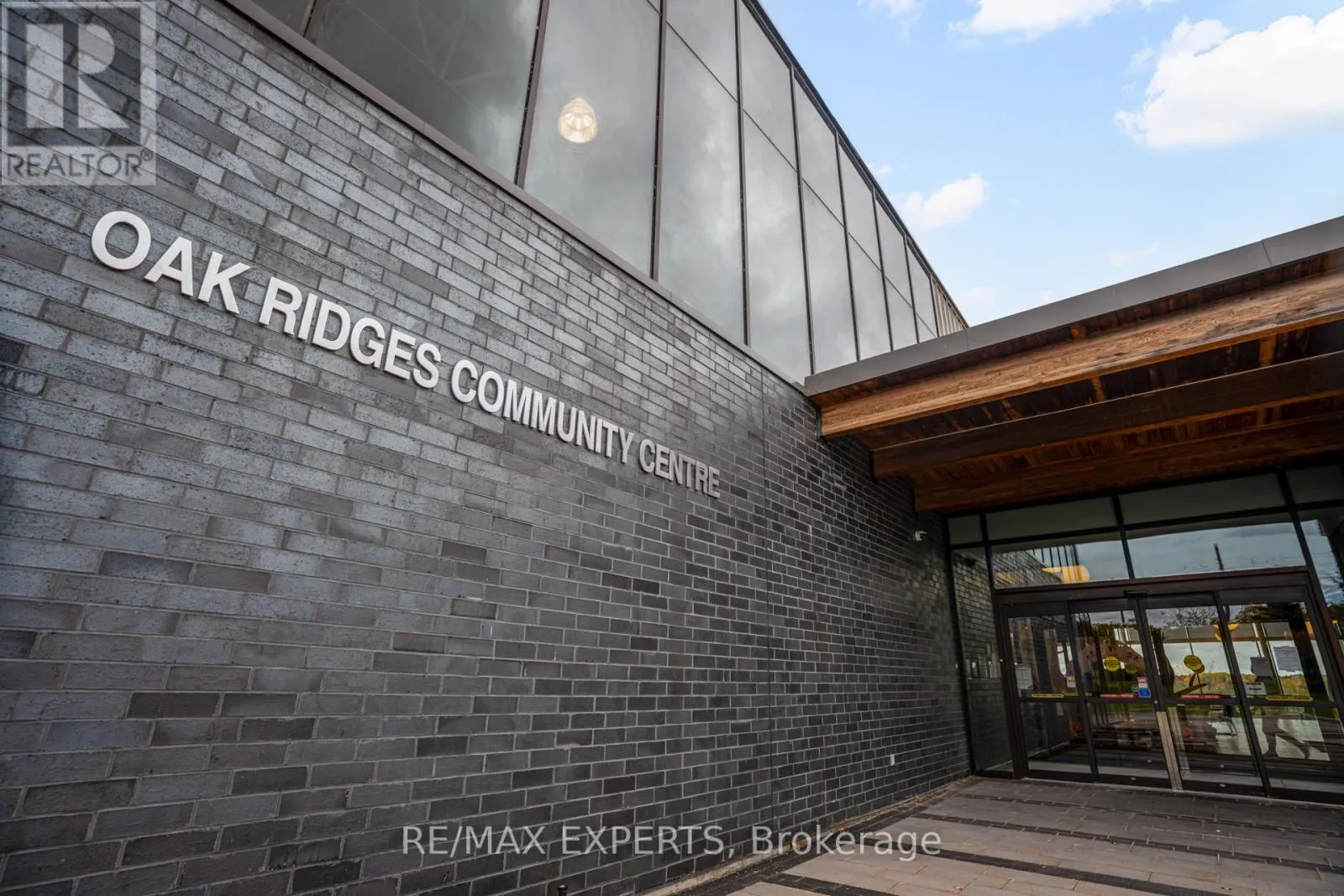 10 HELLIWELL CRESCENT