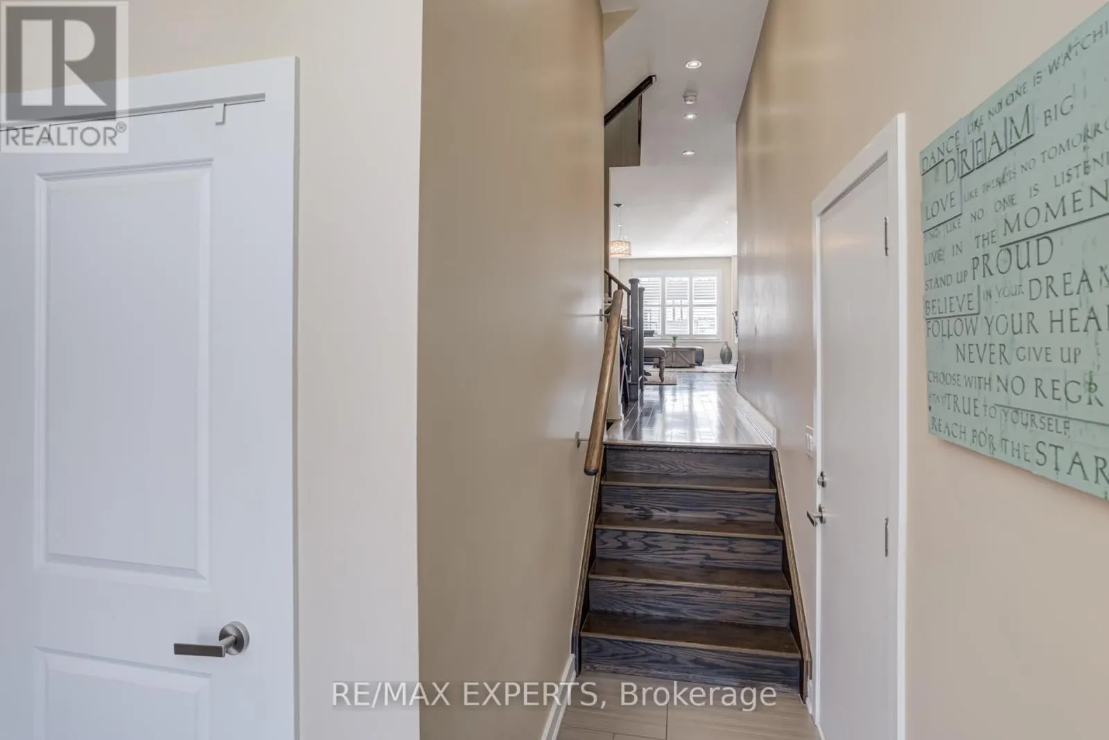 10 HELLIWELL CRESCENT