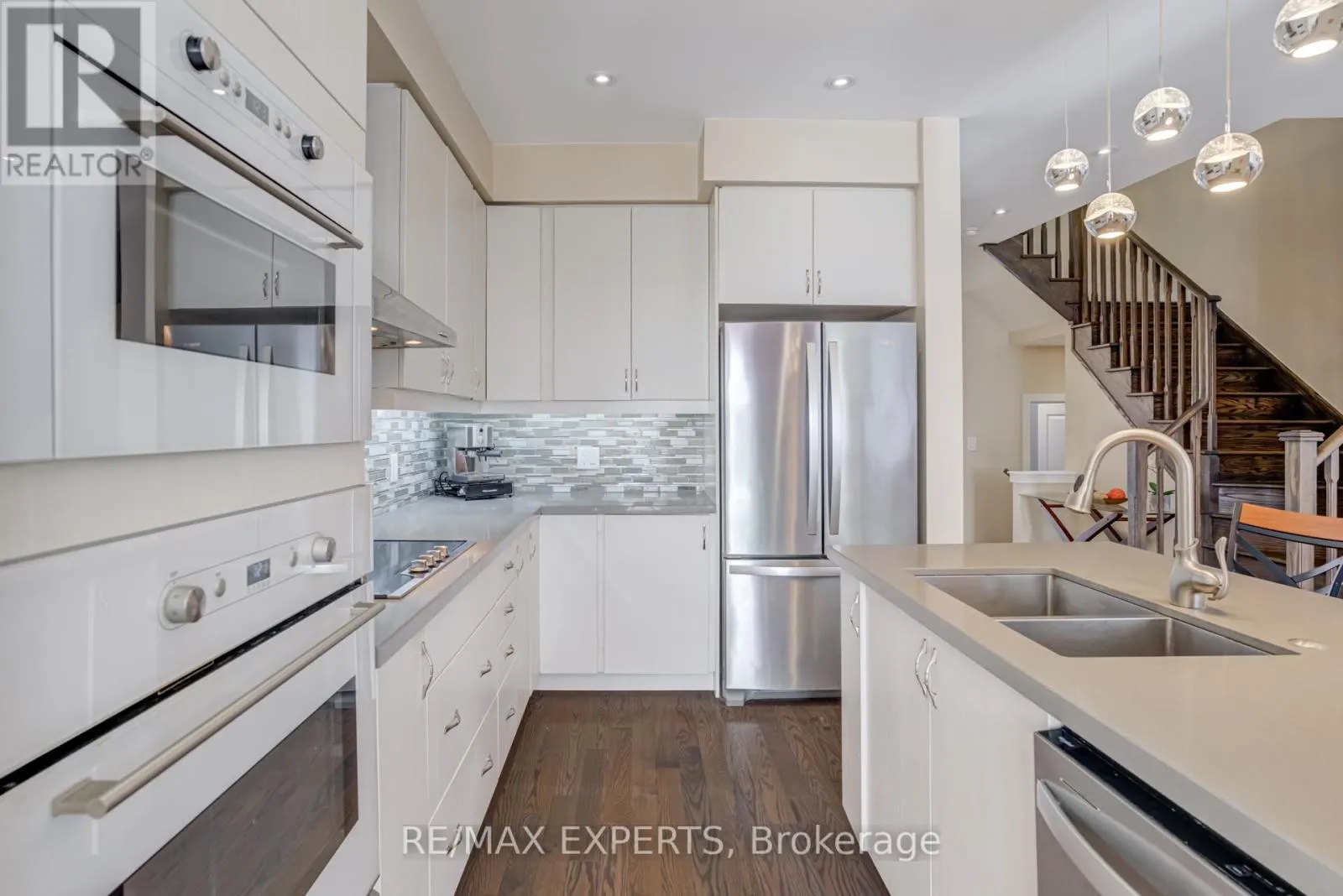 10 HELLIWELL CRESCENT