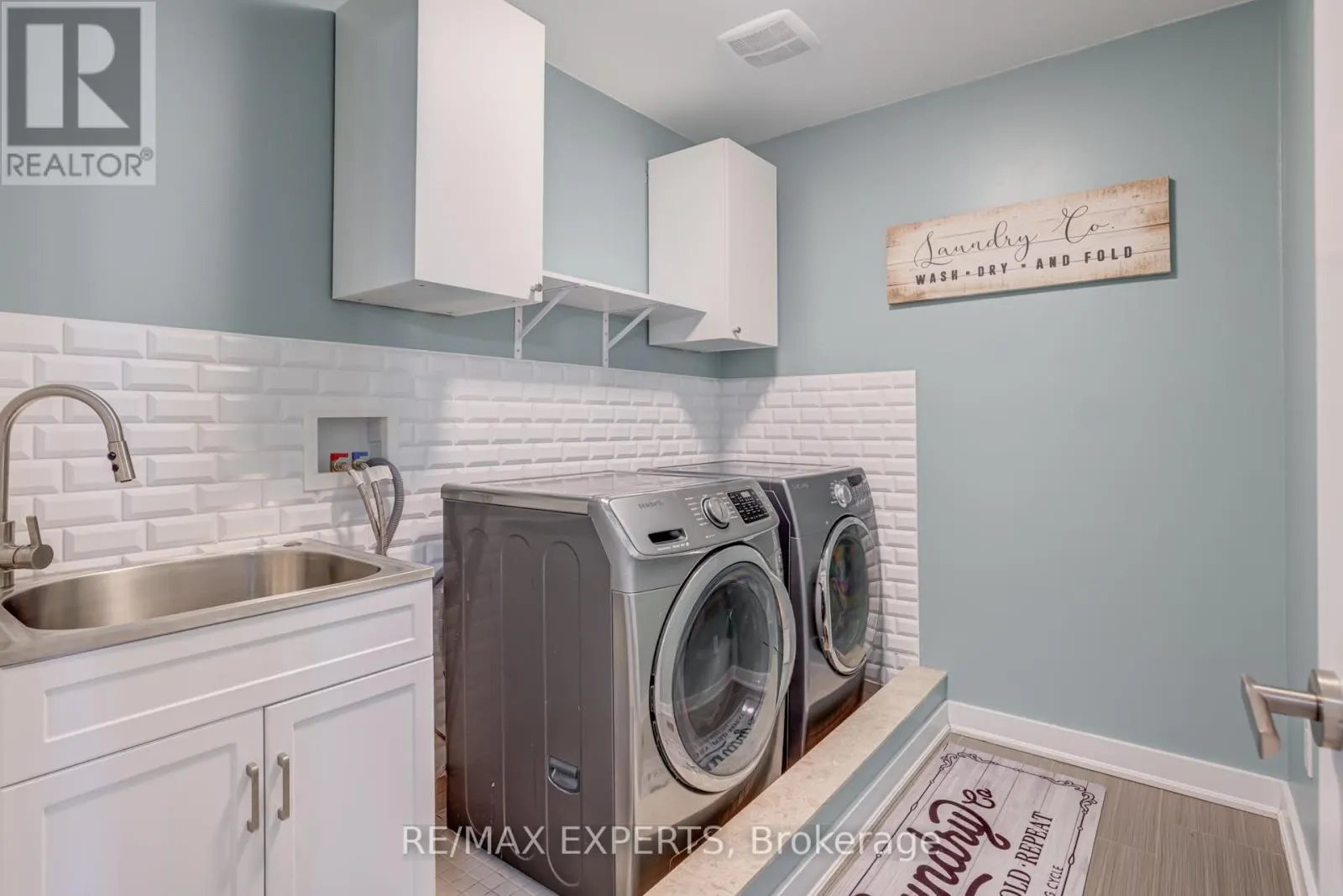 10 HELLIWELL CRESCENT