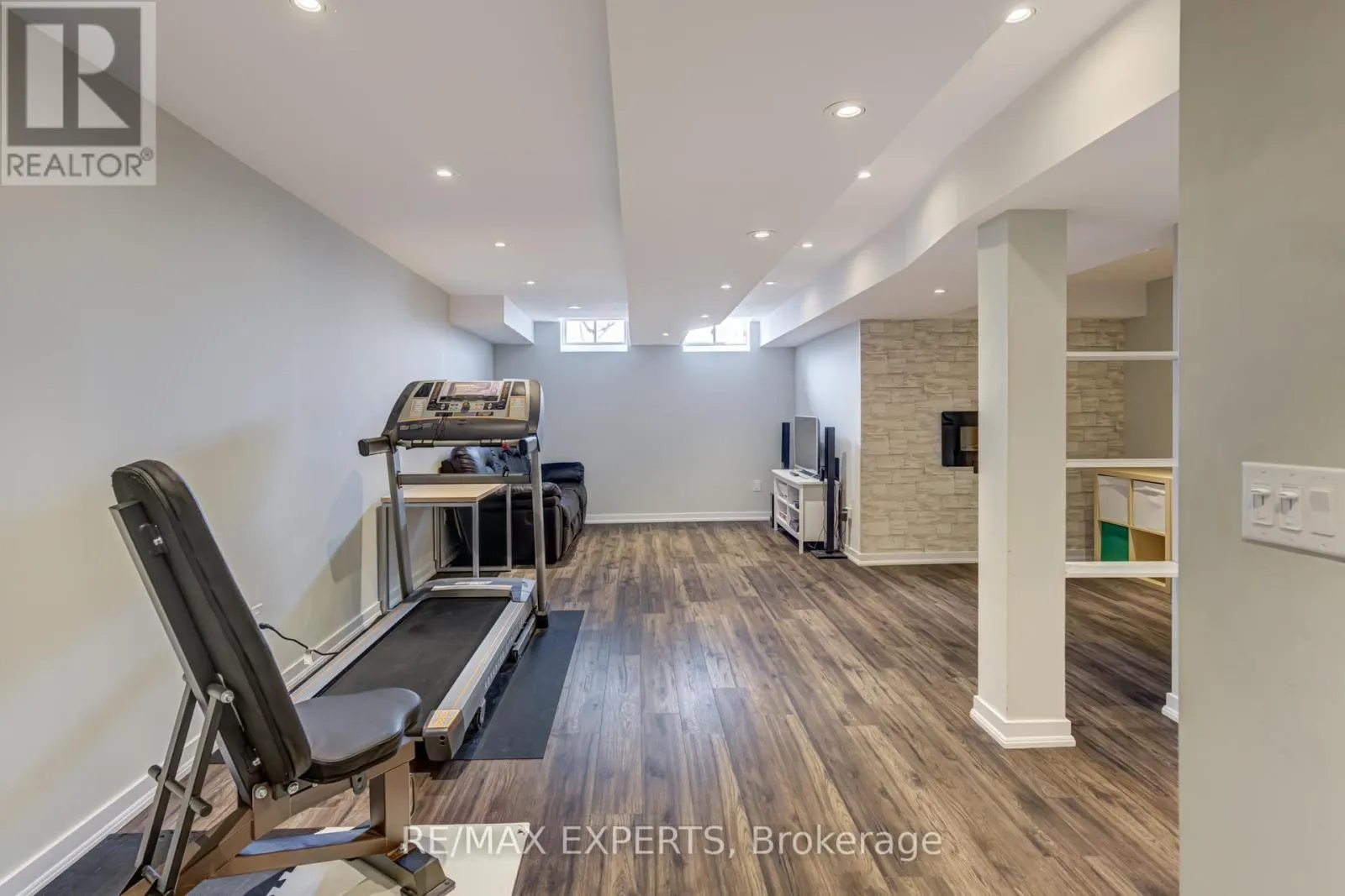 10 HELLIWELL CRESCENT