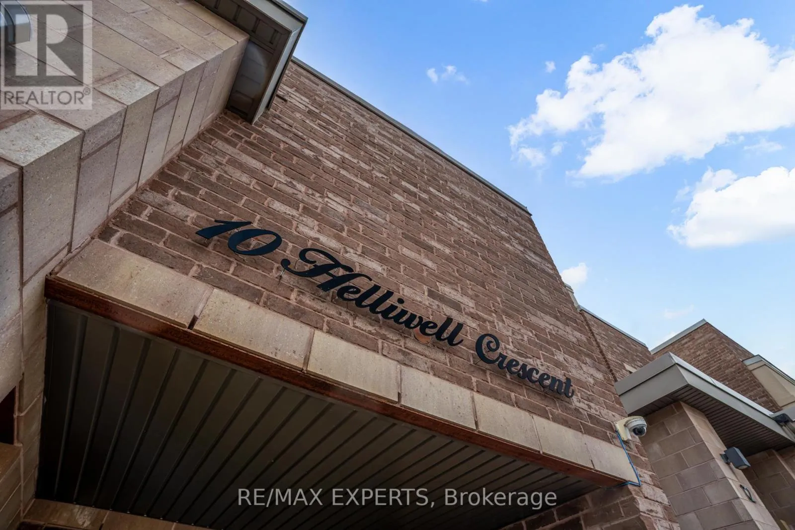 10 HELLIWELL CRESCENT