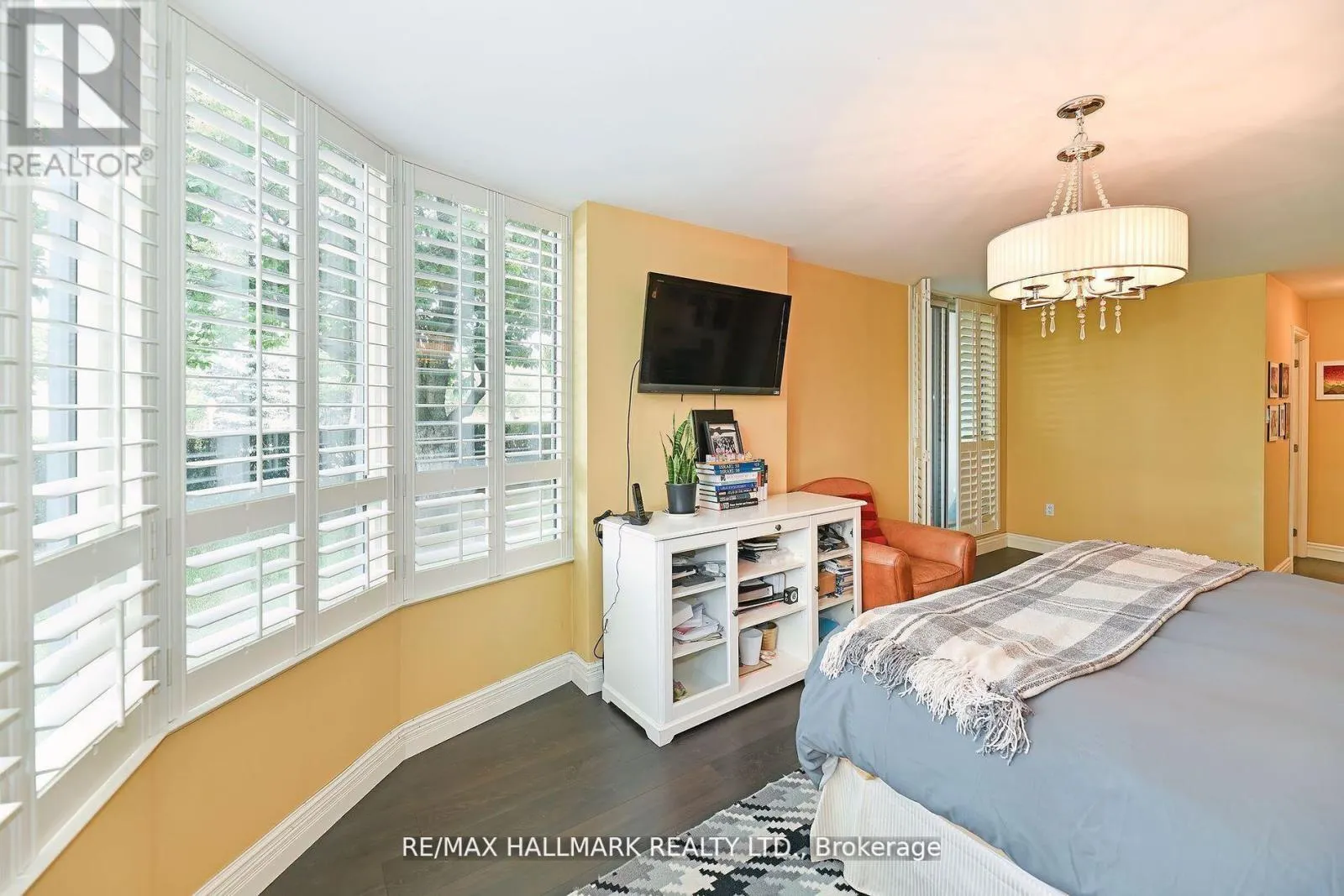 105 - 333 CLARK AVENUE