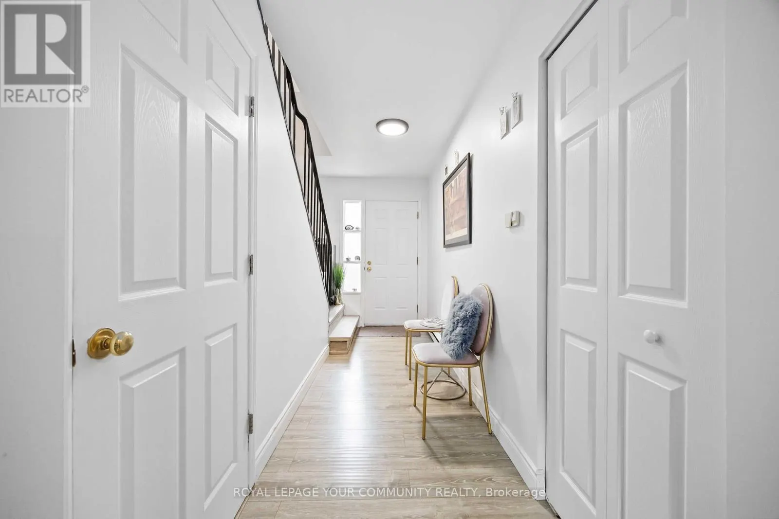 22 PORTERFIELD CRESCENT