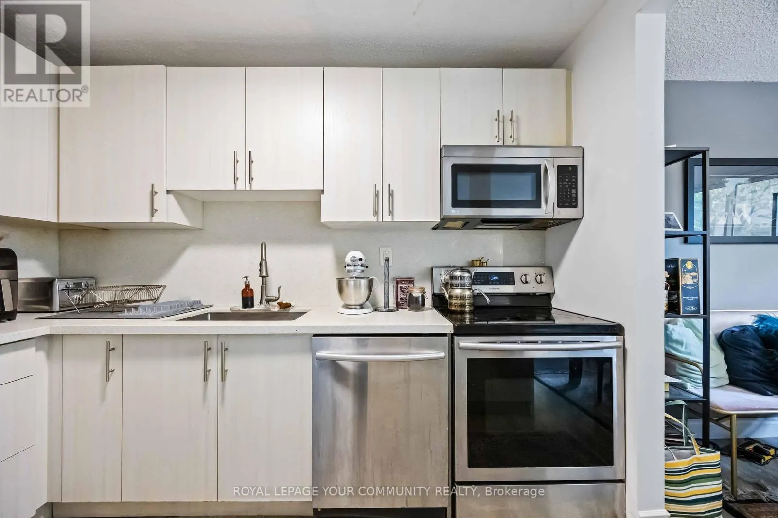 22 PORTERFIELD CRESCENT