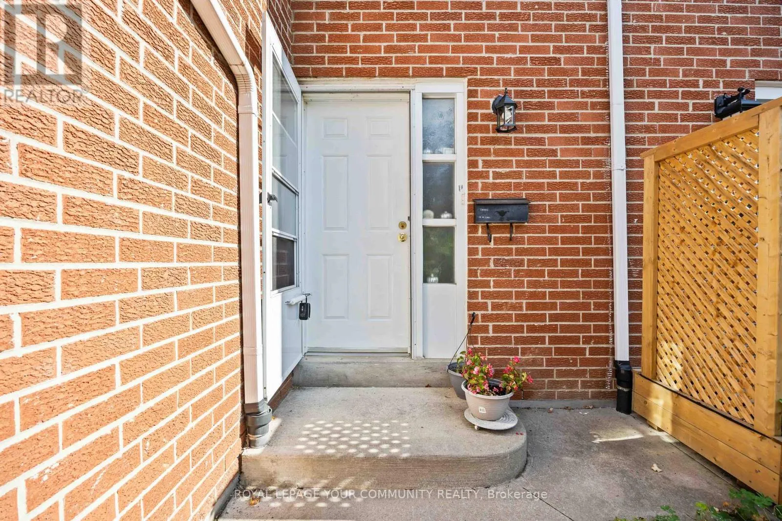 22 PORTERFIELD CRESCENT