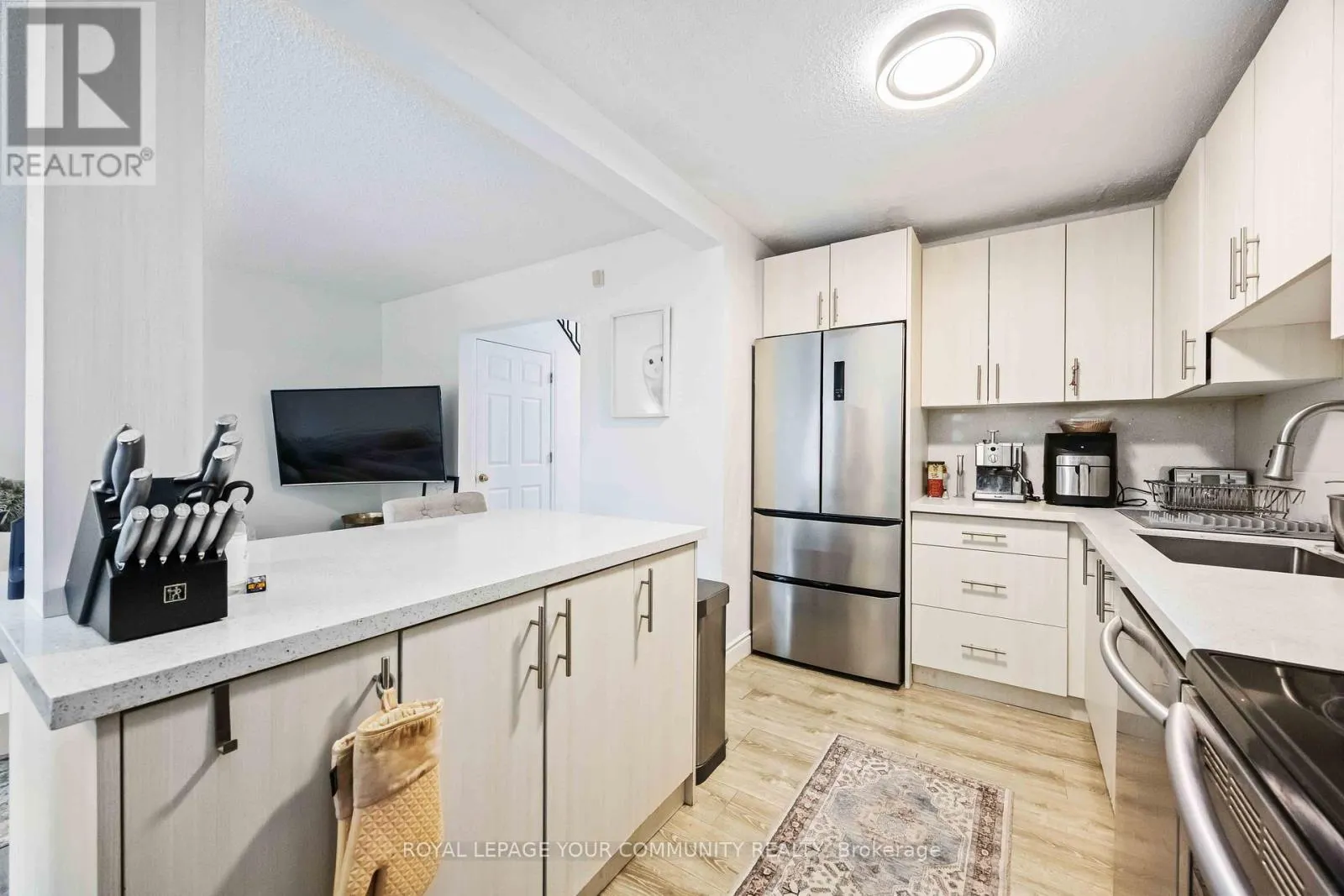 22 PORTERFIELD CRESCENT