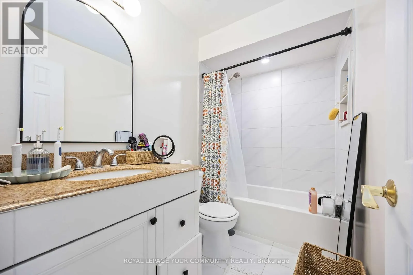 22 PORTERFIELD CRESCENT