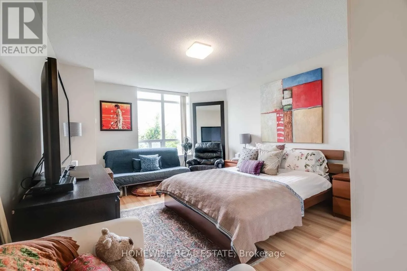 212 - 130 POND DRIVE