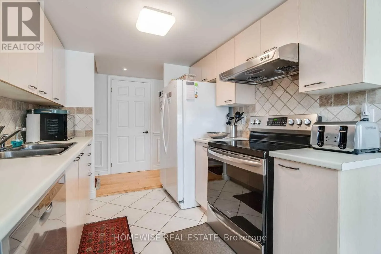 212 - 130 POND DRIVE