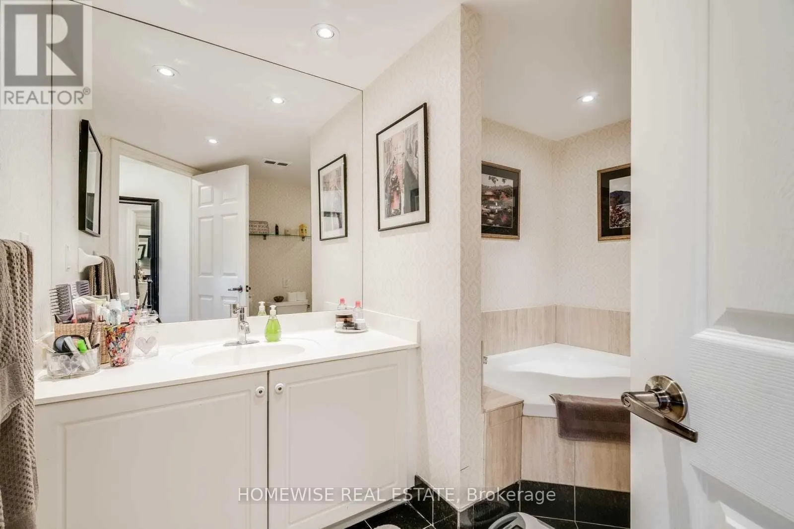 212 - 130 POND DRIVE