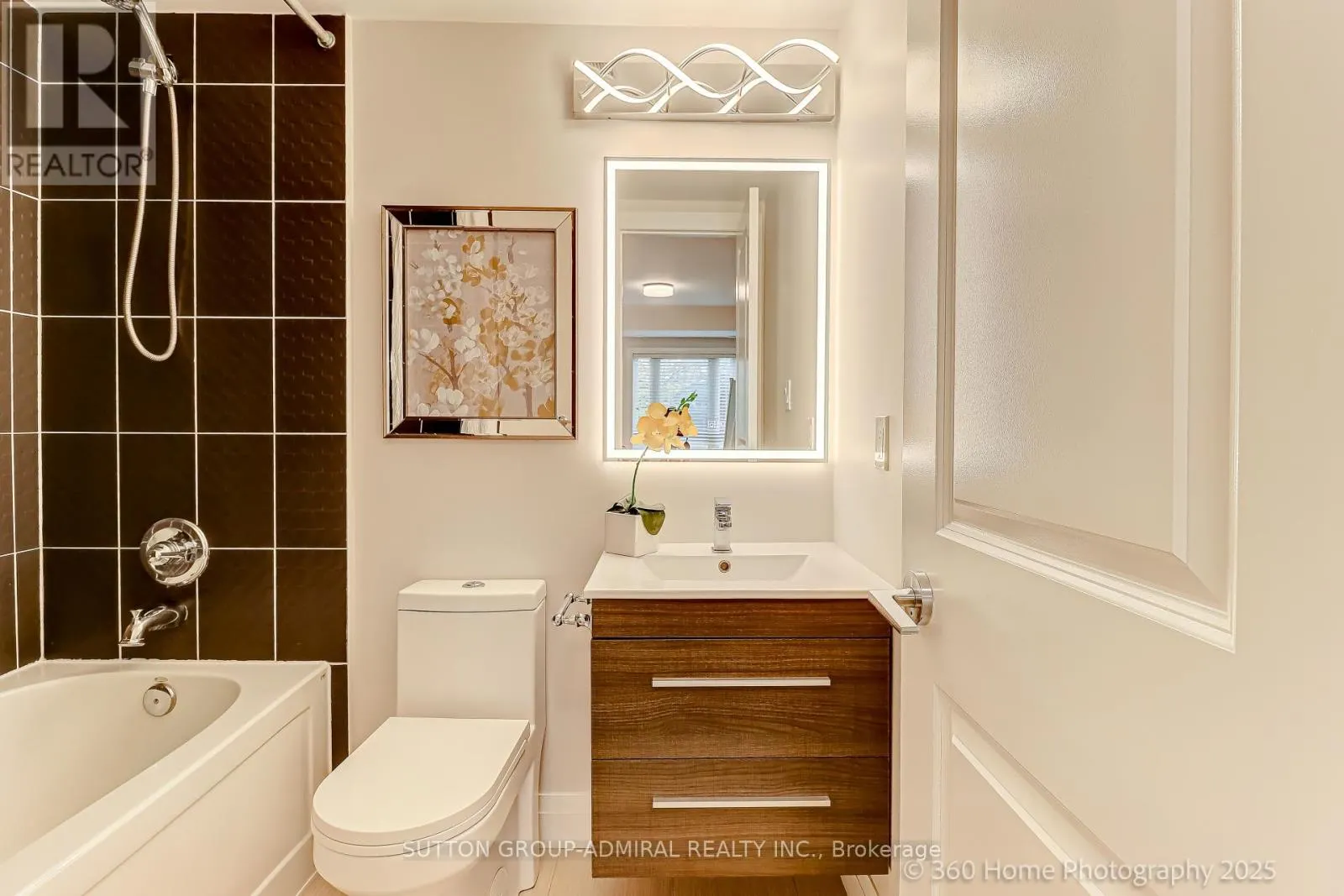 143 - 326 JOHN STREET