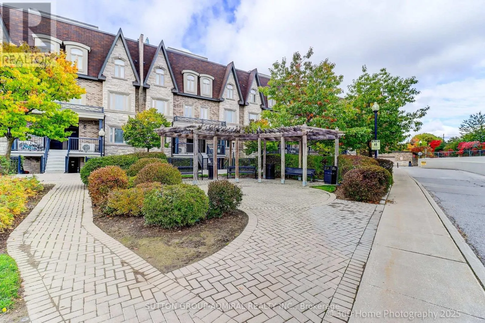 143 - 326 JOHN STREET