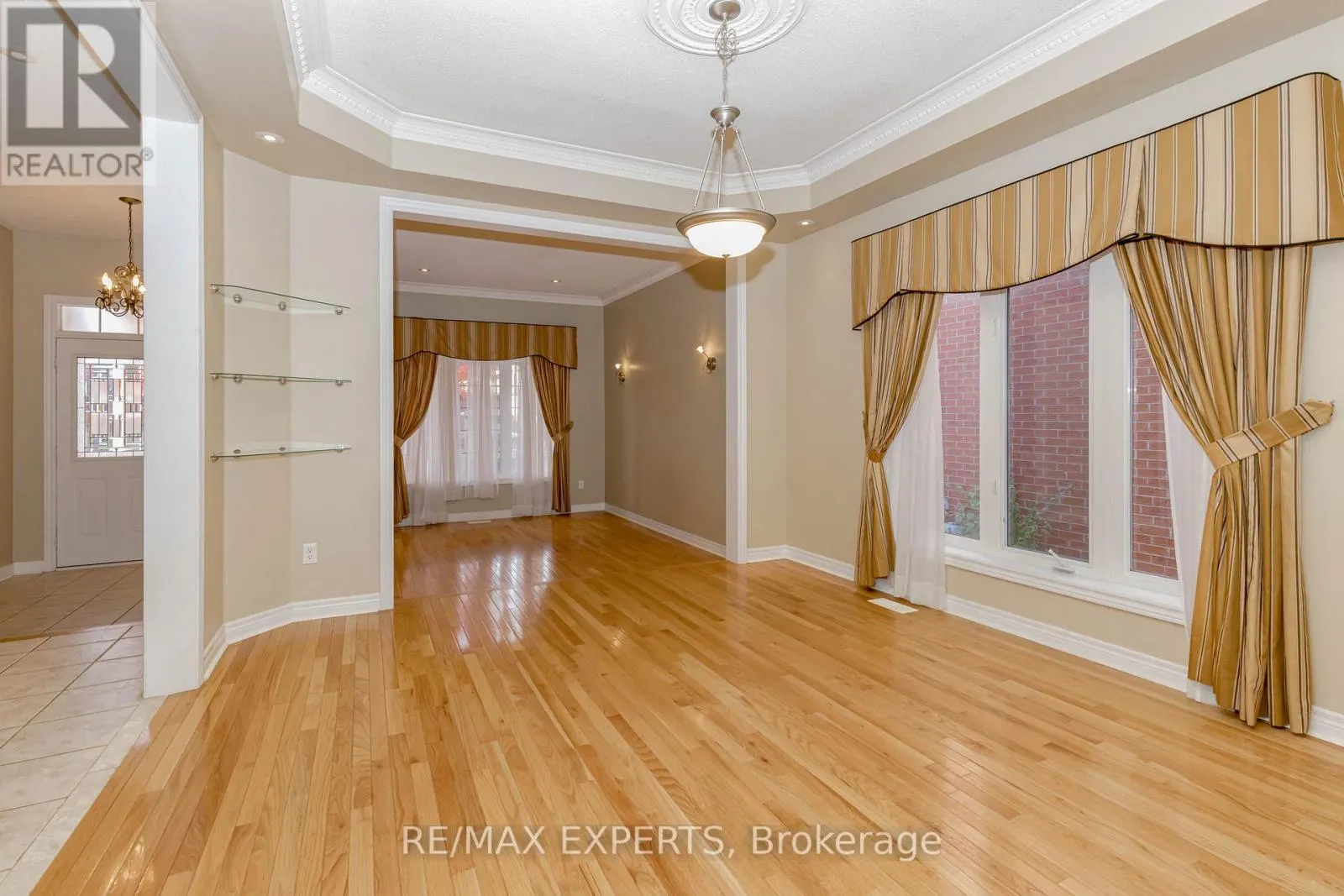 150 SAINT NICHOLAS CRESCENT