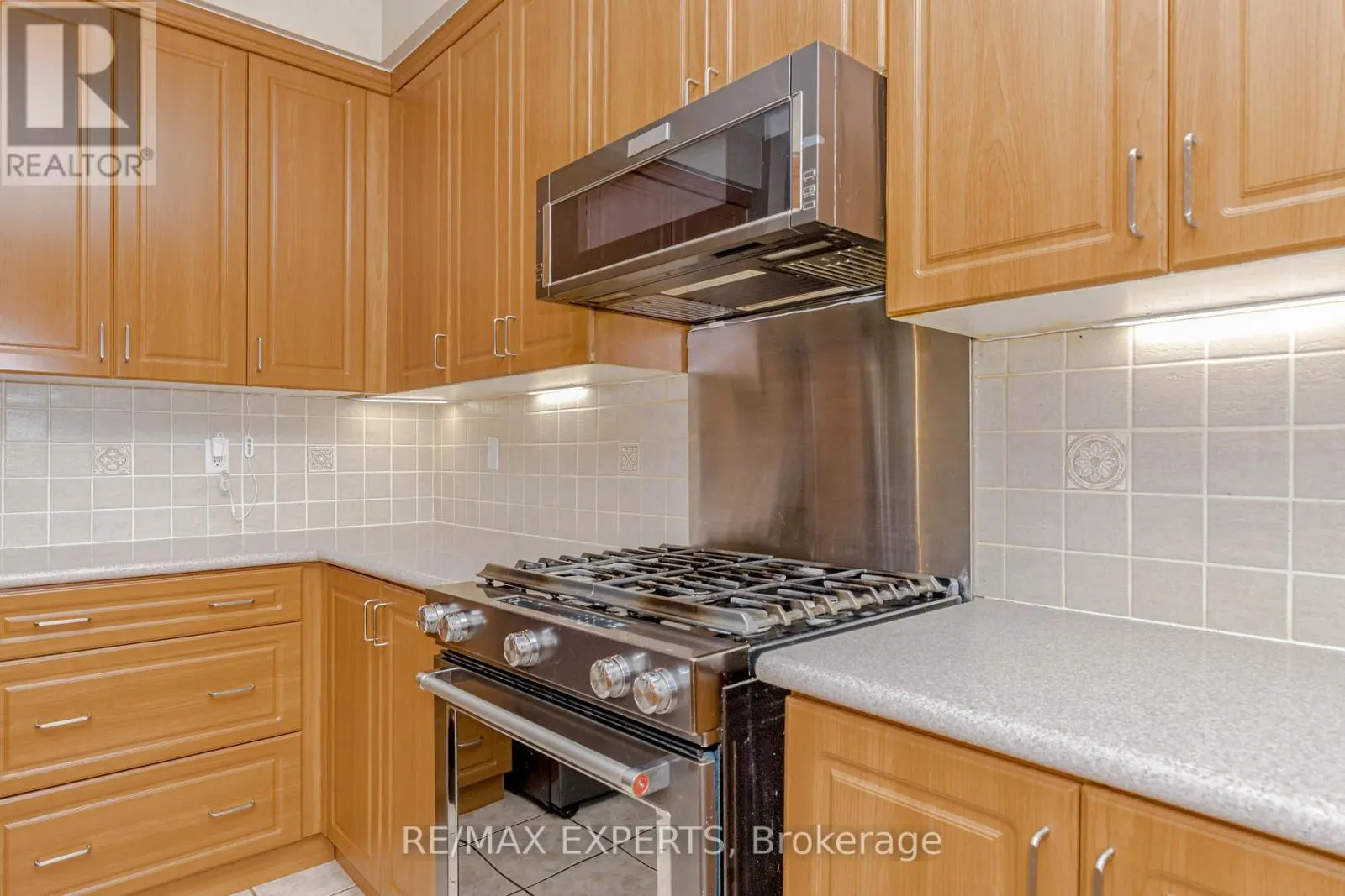 150 SAINT NICHOLAS CRESCENT