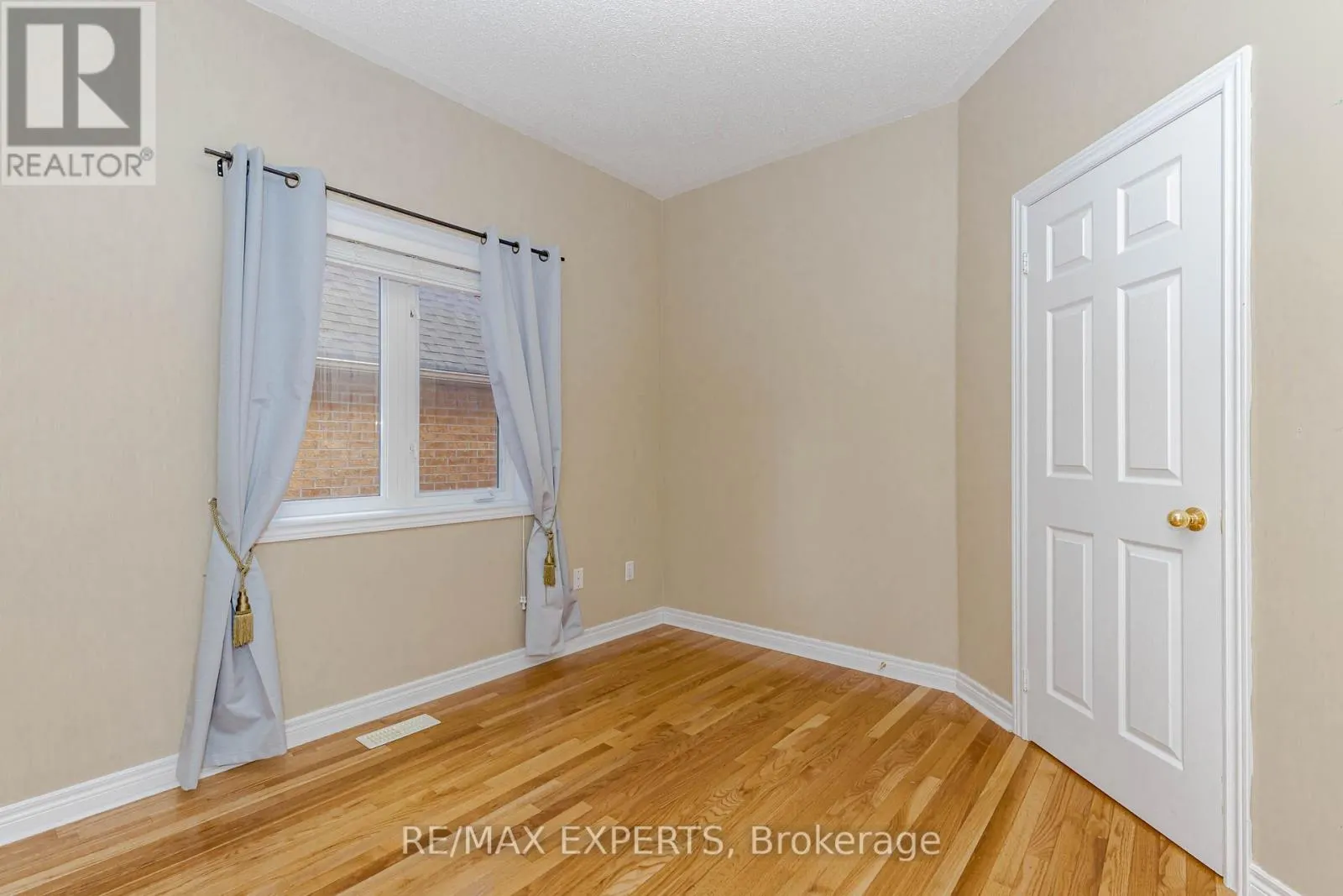 150 SAINT NICHOLAS CRESCENT