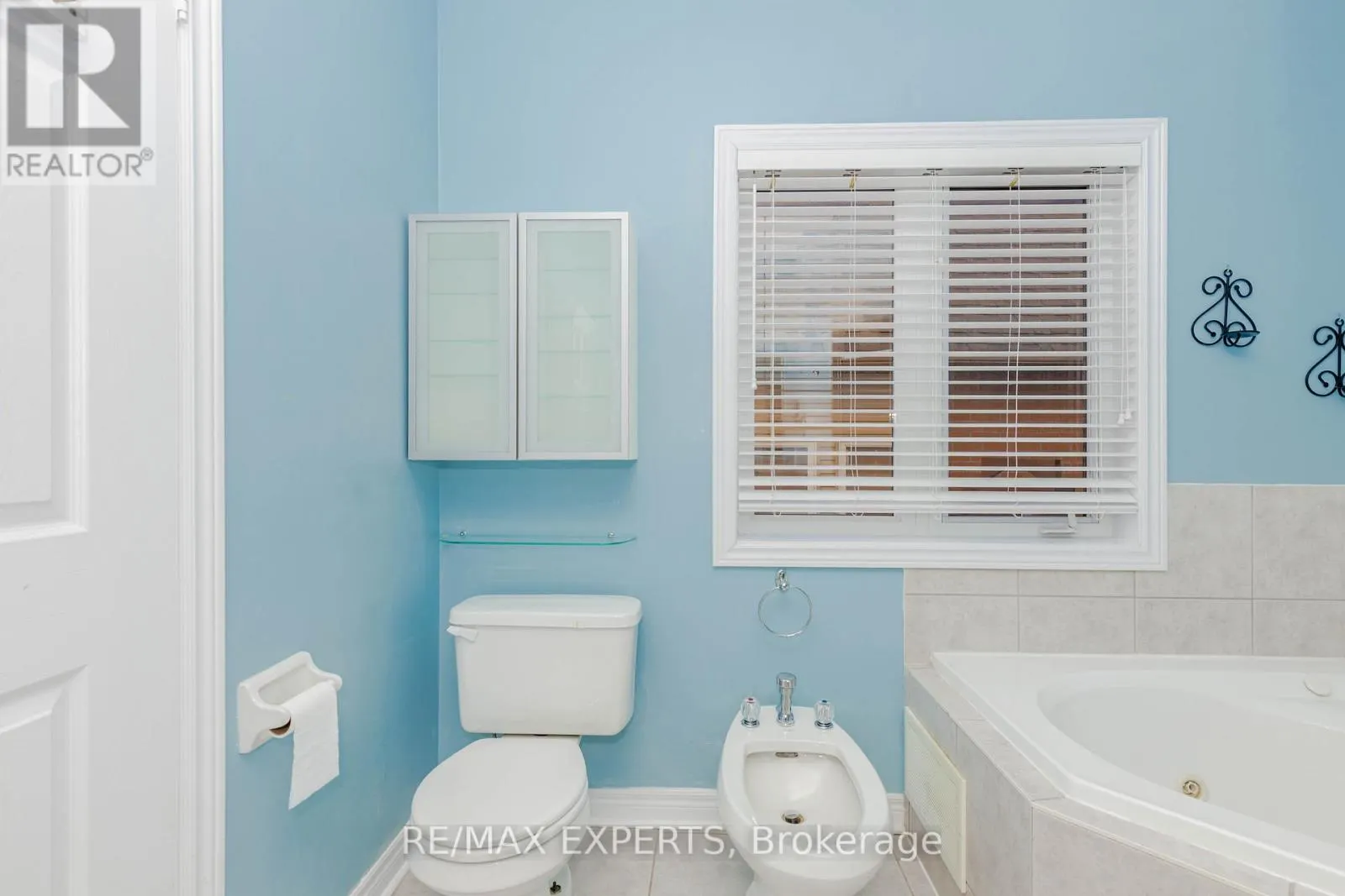 150 SAINT NICHOLAS CRESCENT