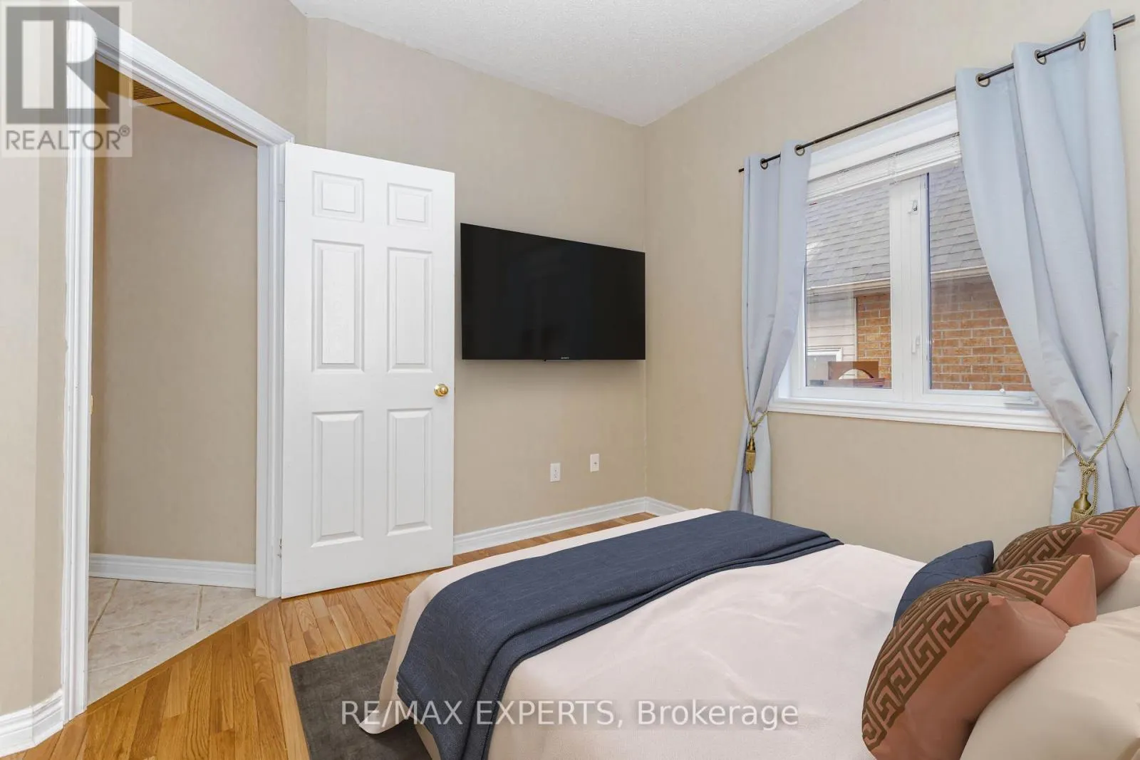 150 SAINT NICHOLAS CRESCENT