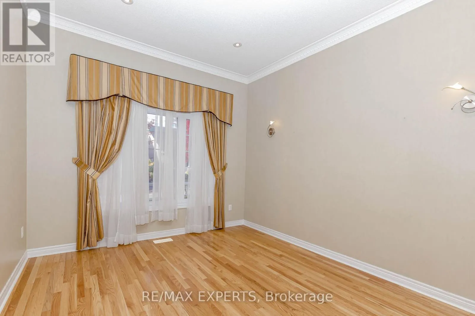 150 SAINT NICHOLAS CRESCENT