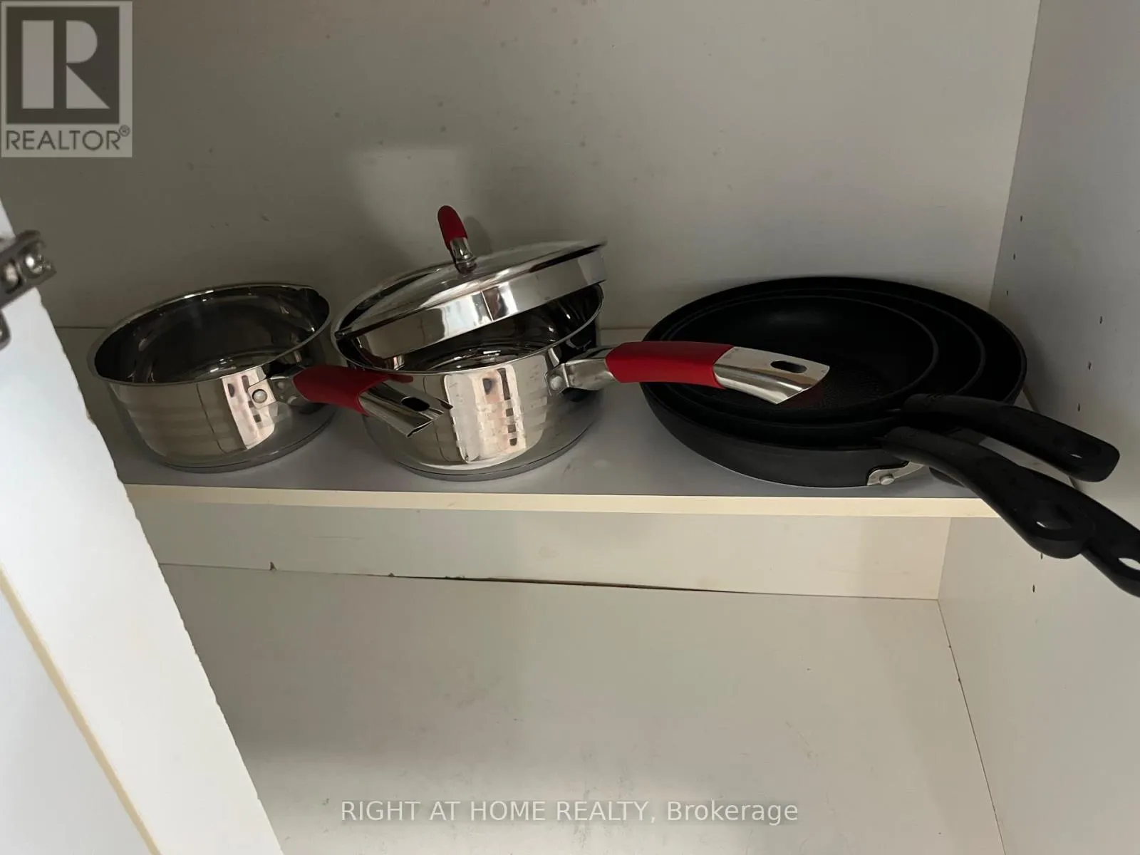 203 - 185 ONEIDA CRESCENT