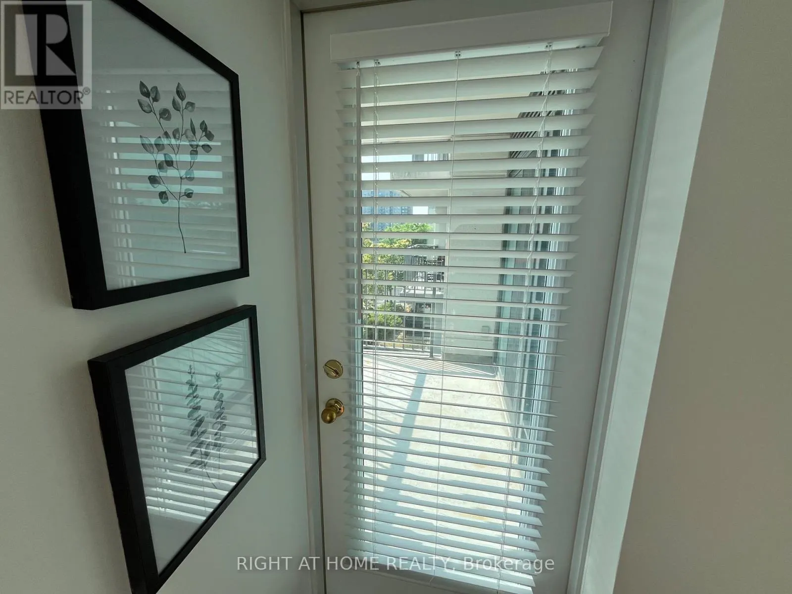 203 - 185 ONEIDA CRESCENT