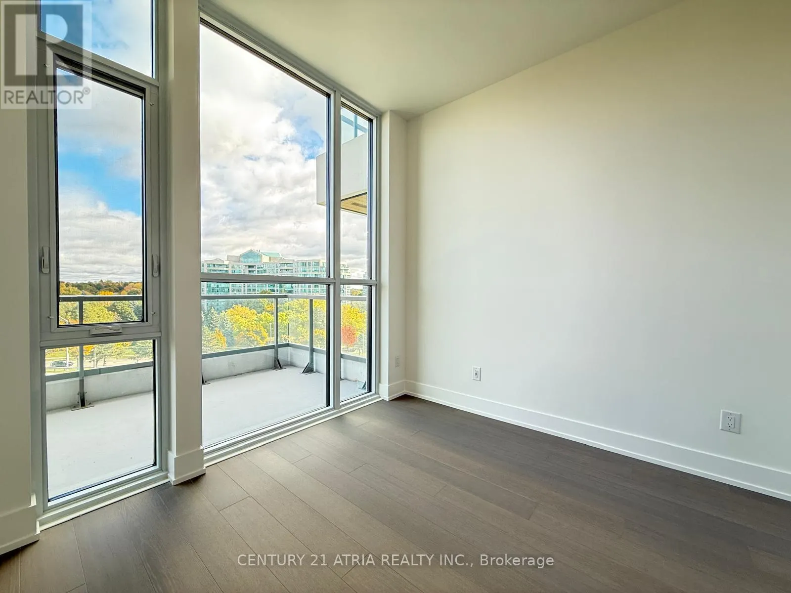 715 - 399 ROYAL ORCHARD BOULEVARD