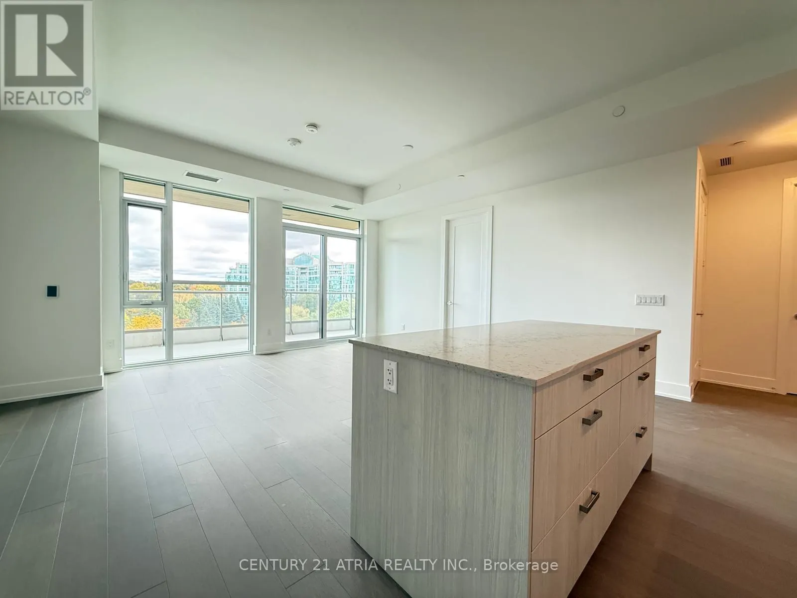 715 - 399 ROYAL ORCHARD BOULEVARD