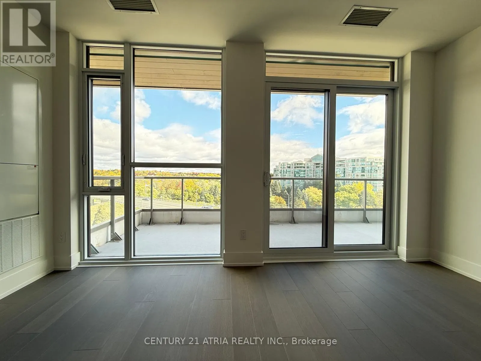 715 - 399 ROYAL ORCHARD BOULEVARD