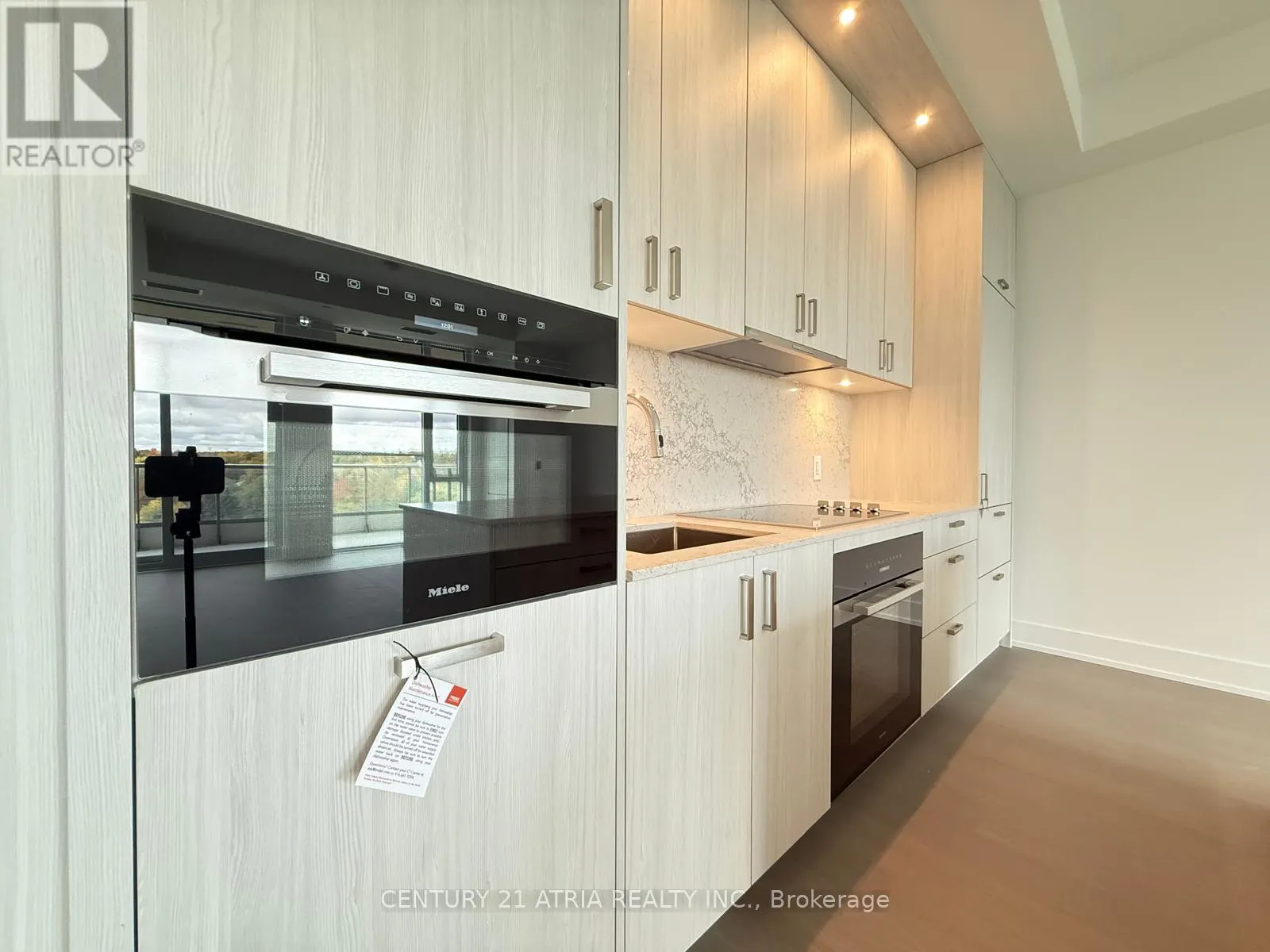 715 - 399 ROYAL ORCHARD BOULEVARD