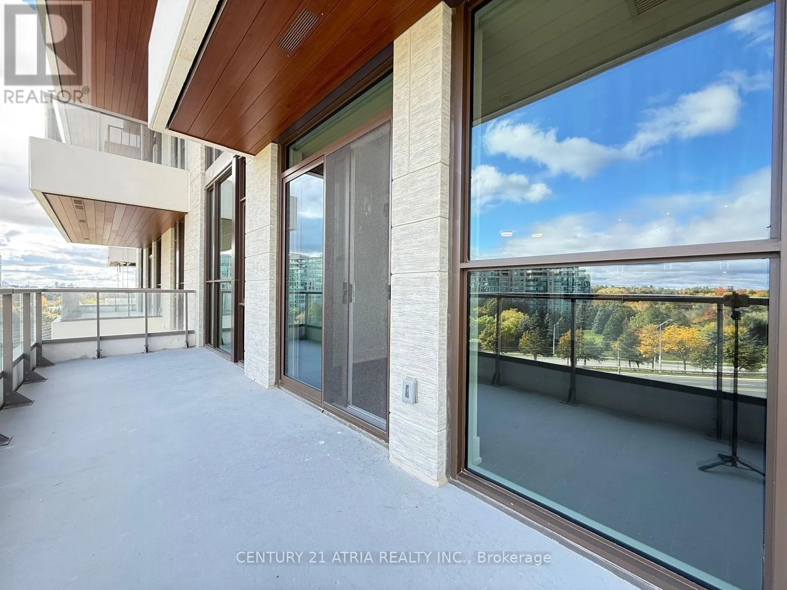 715 - 399 ROYAL ORCHARD BOULEVARD