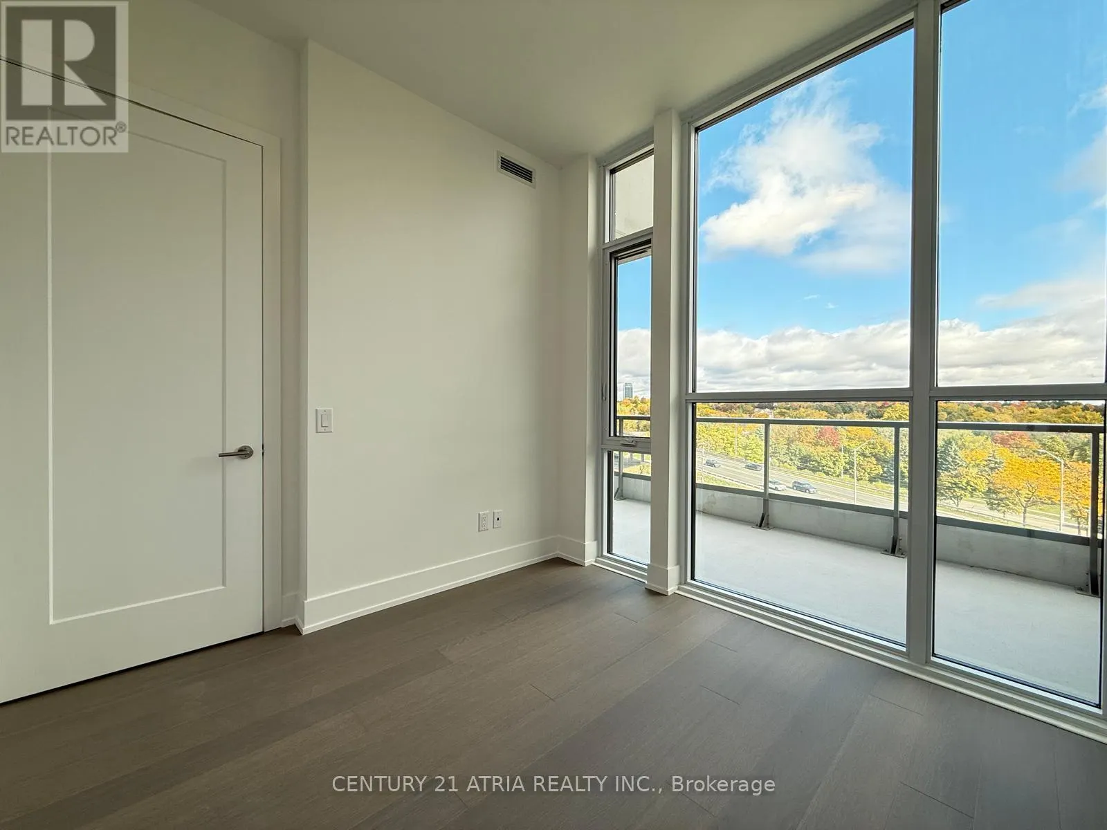 715 - 399 ROYAL ORCHARD BOULEVARD