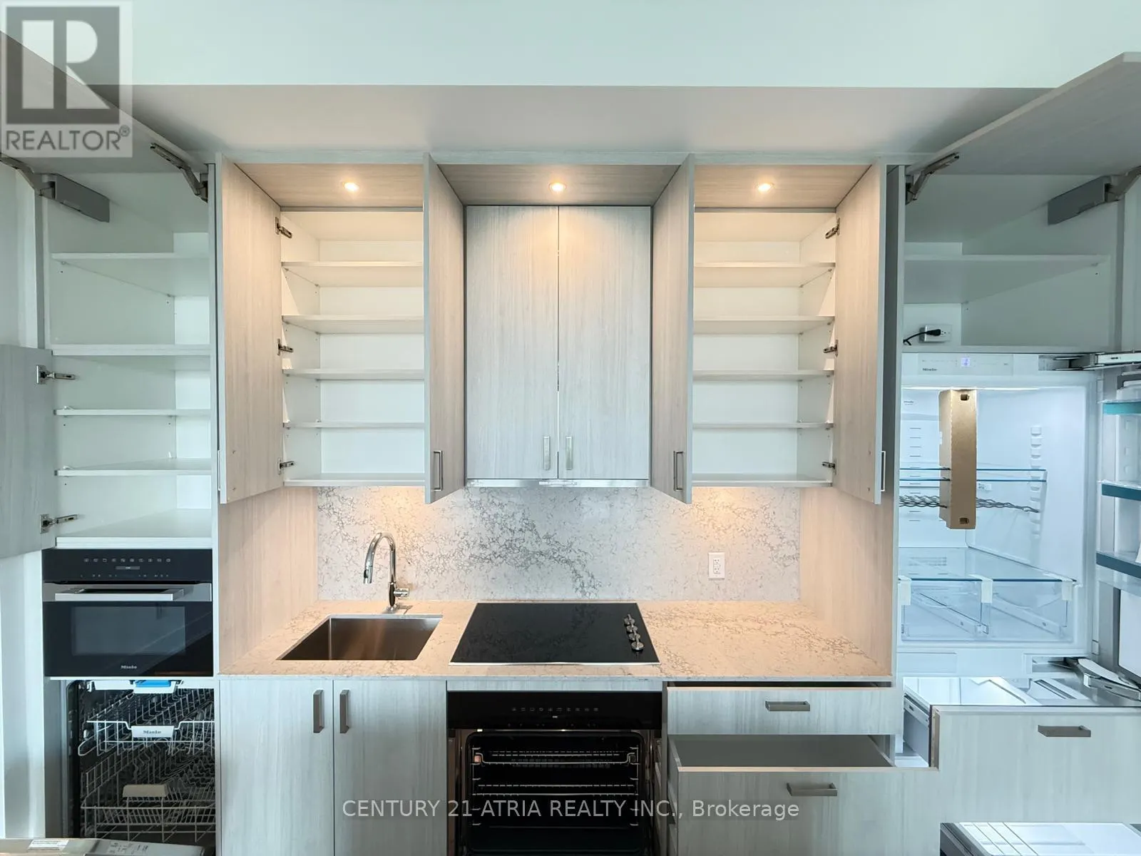 715 - 399 ROYAL ORCHARD BOULEVARD