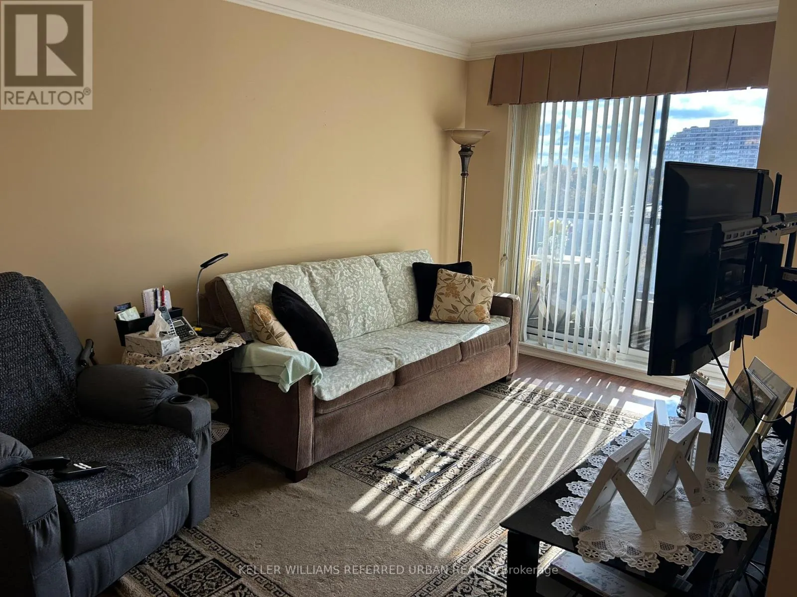 409 - 18 HARDING BOULEVARD