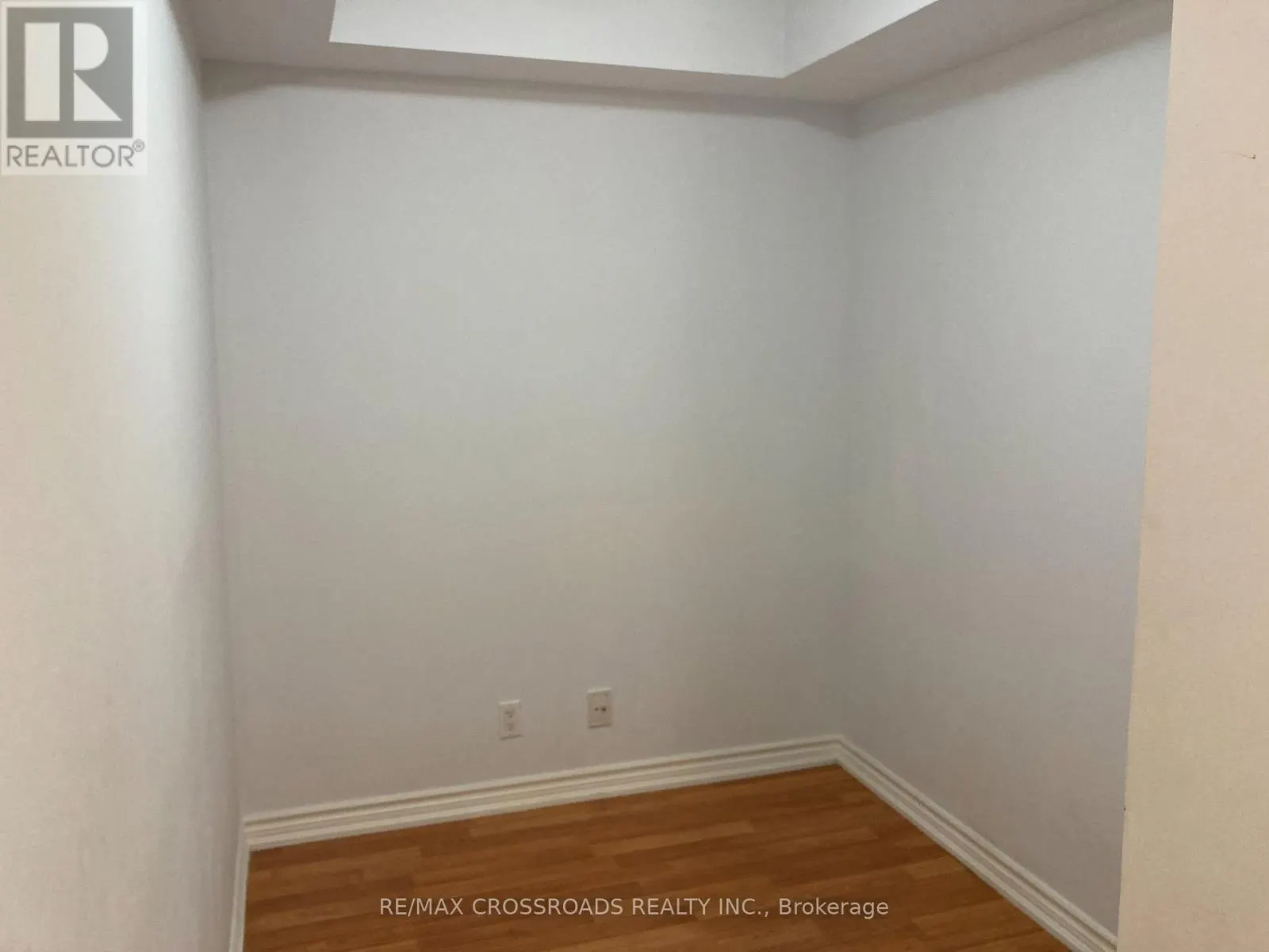 910 - 18 HARDING BOULEVARD