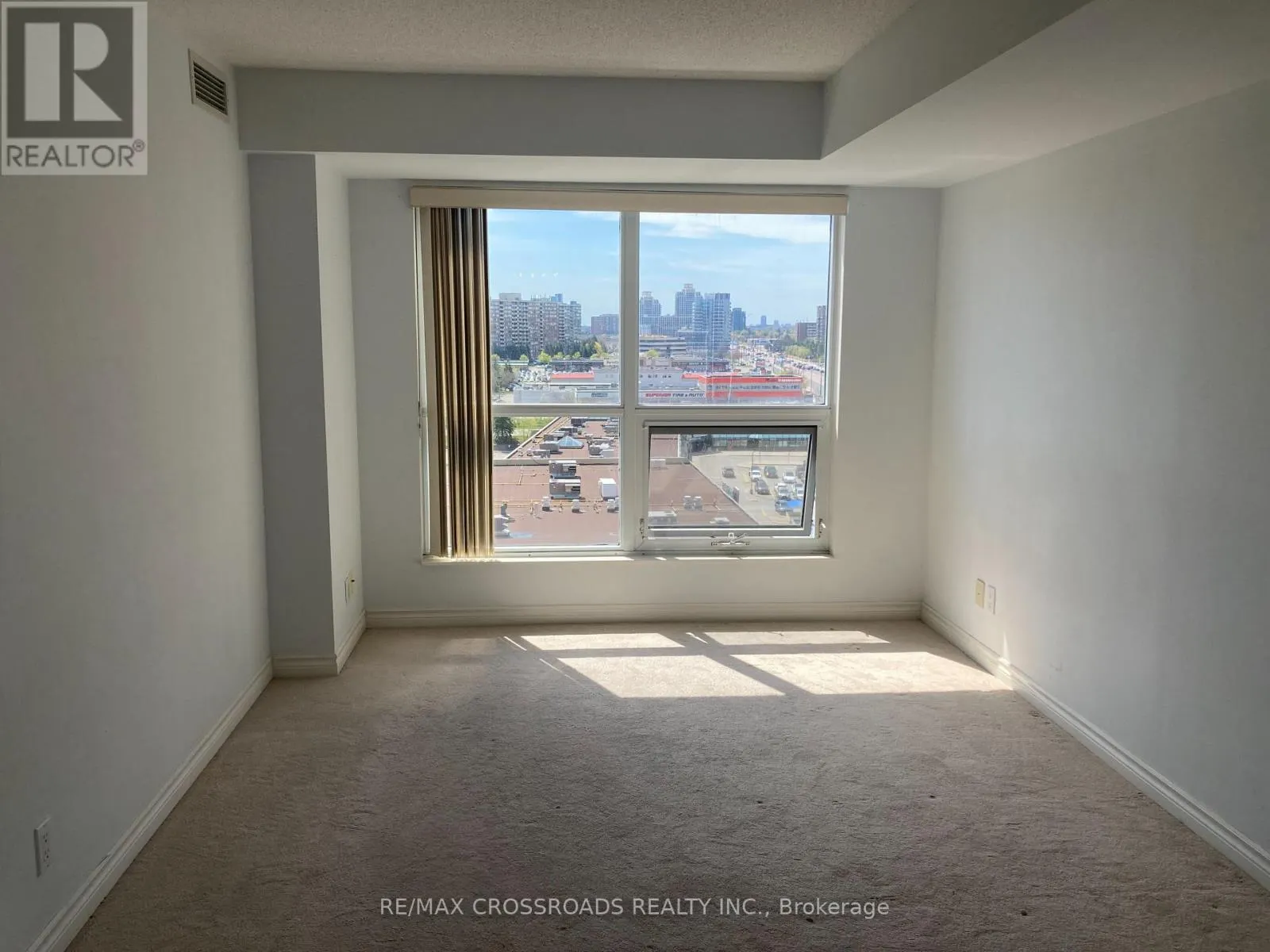 910 - 18 HARDING BOULEVARD