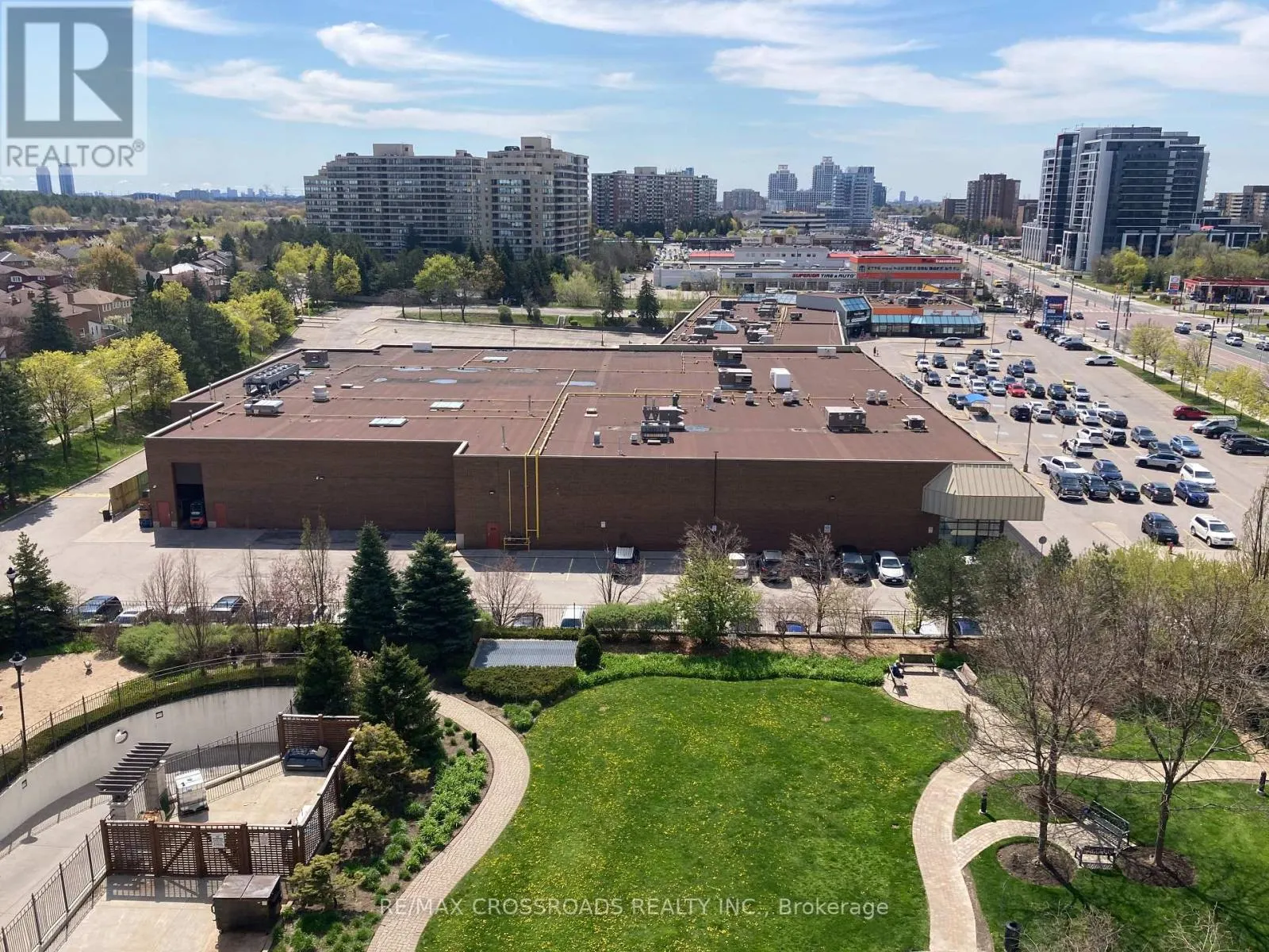 910 - 18 HARDING BOULEVARD