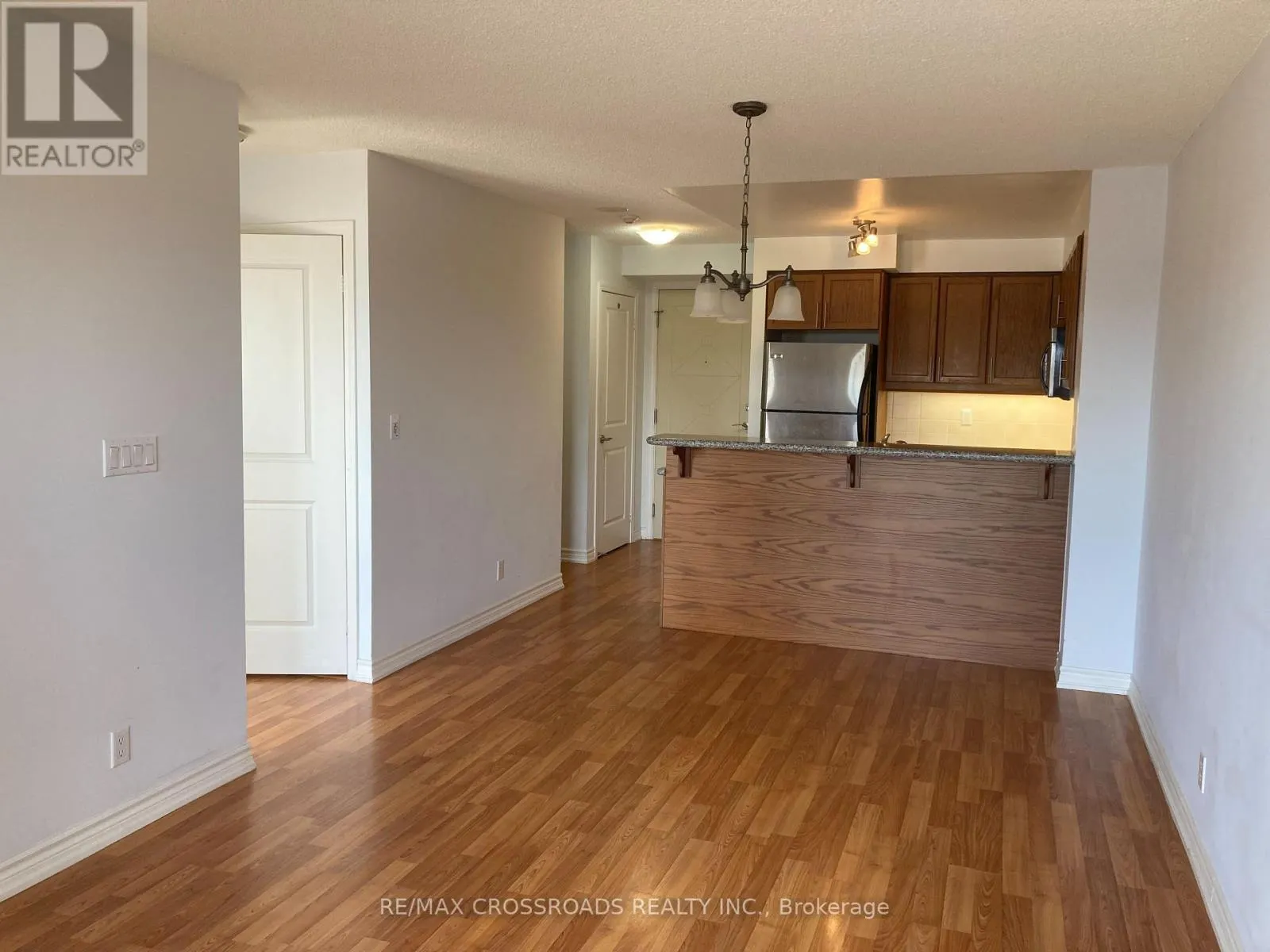 910 - 18 HARDING BOULEVARD