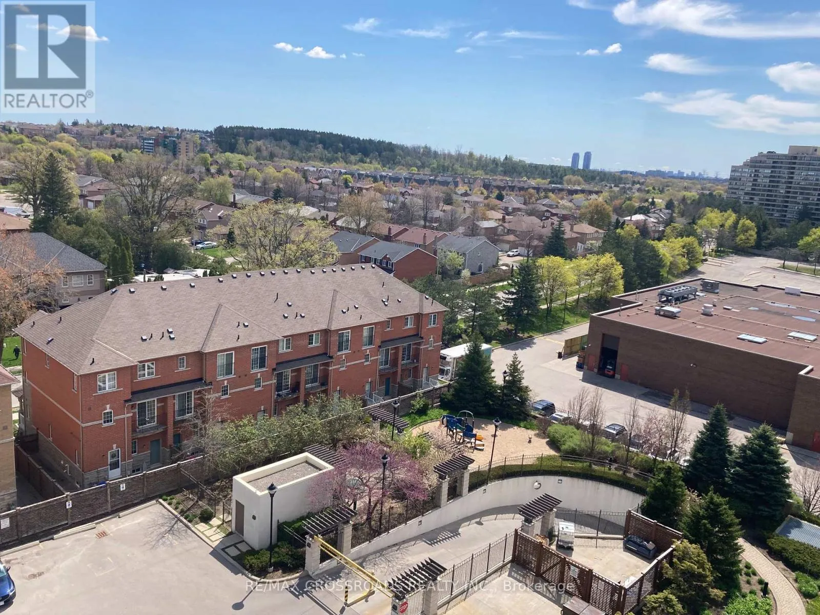 910 - 18 HARDING BOULEVARD