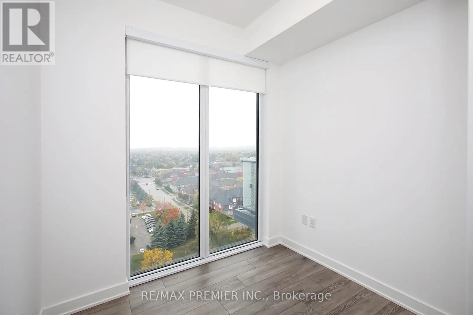 1210 - 95 ONEIDA CRESCENT