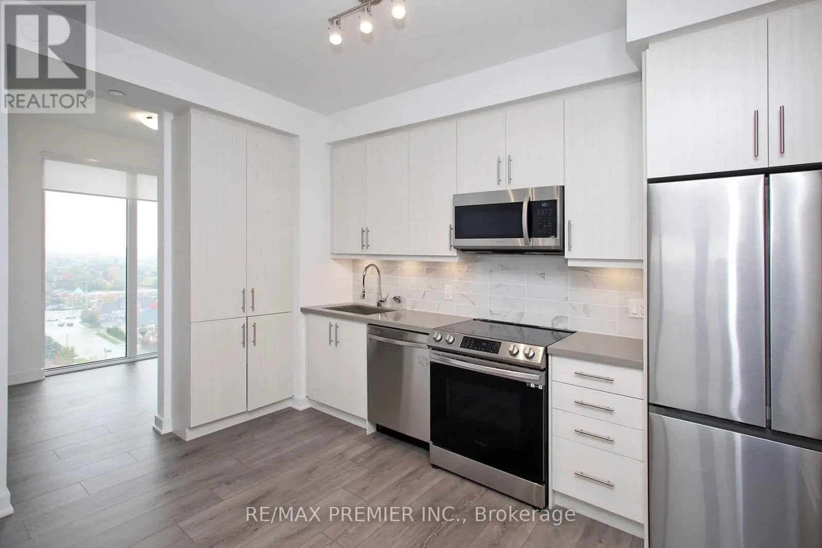 1210 - 95 ONEIDA CRESCENT