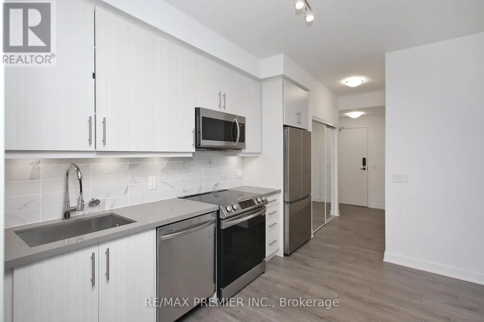 1210 - 95 ONEIDA CRESCENT