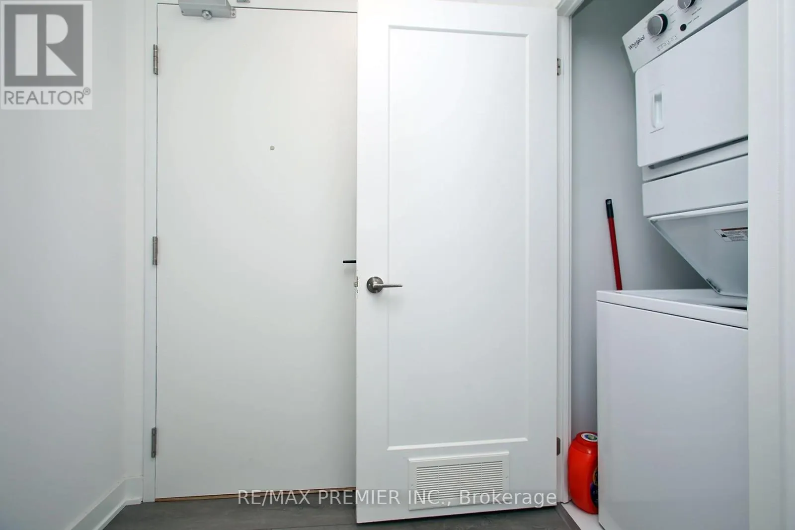 1210 - 95 ONEIDA CRESCENT