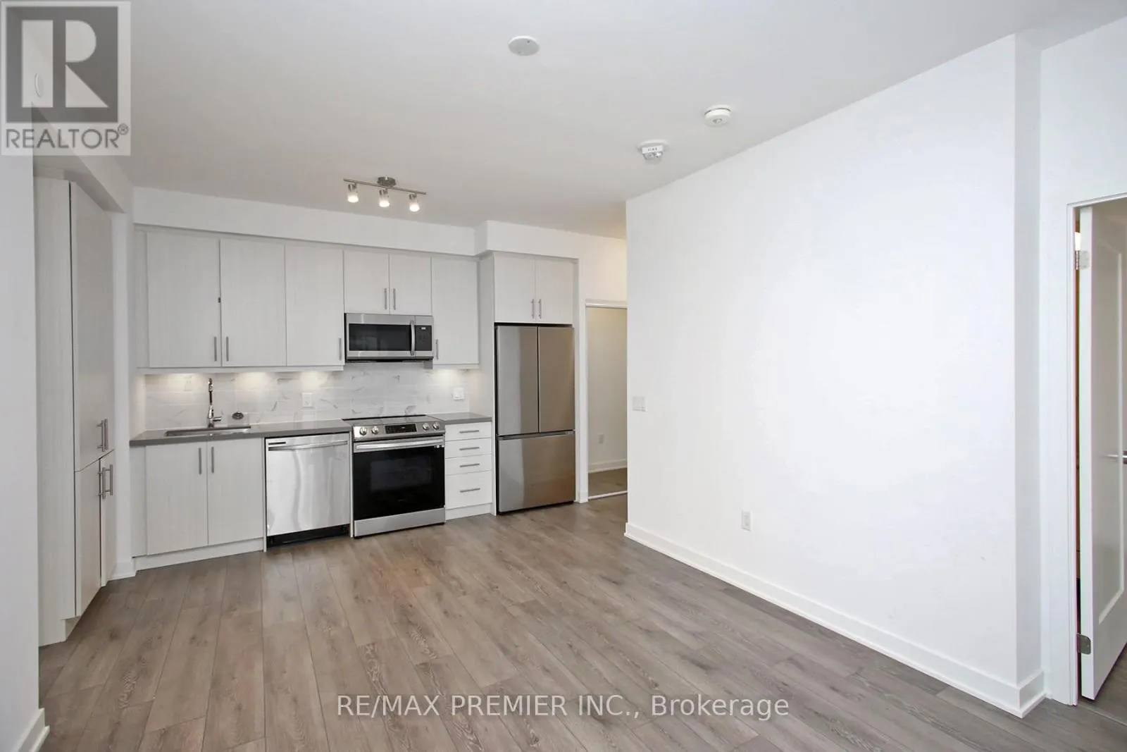 1210 - 95 ONEIDA CRESCENT