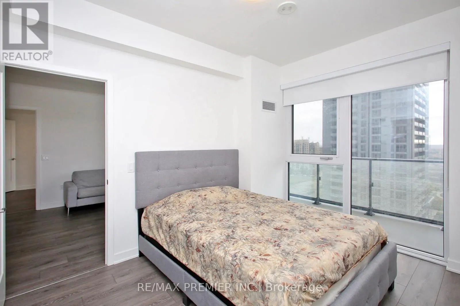 1210 - 95 ONEIDA CRESCENT