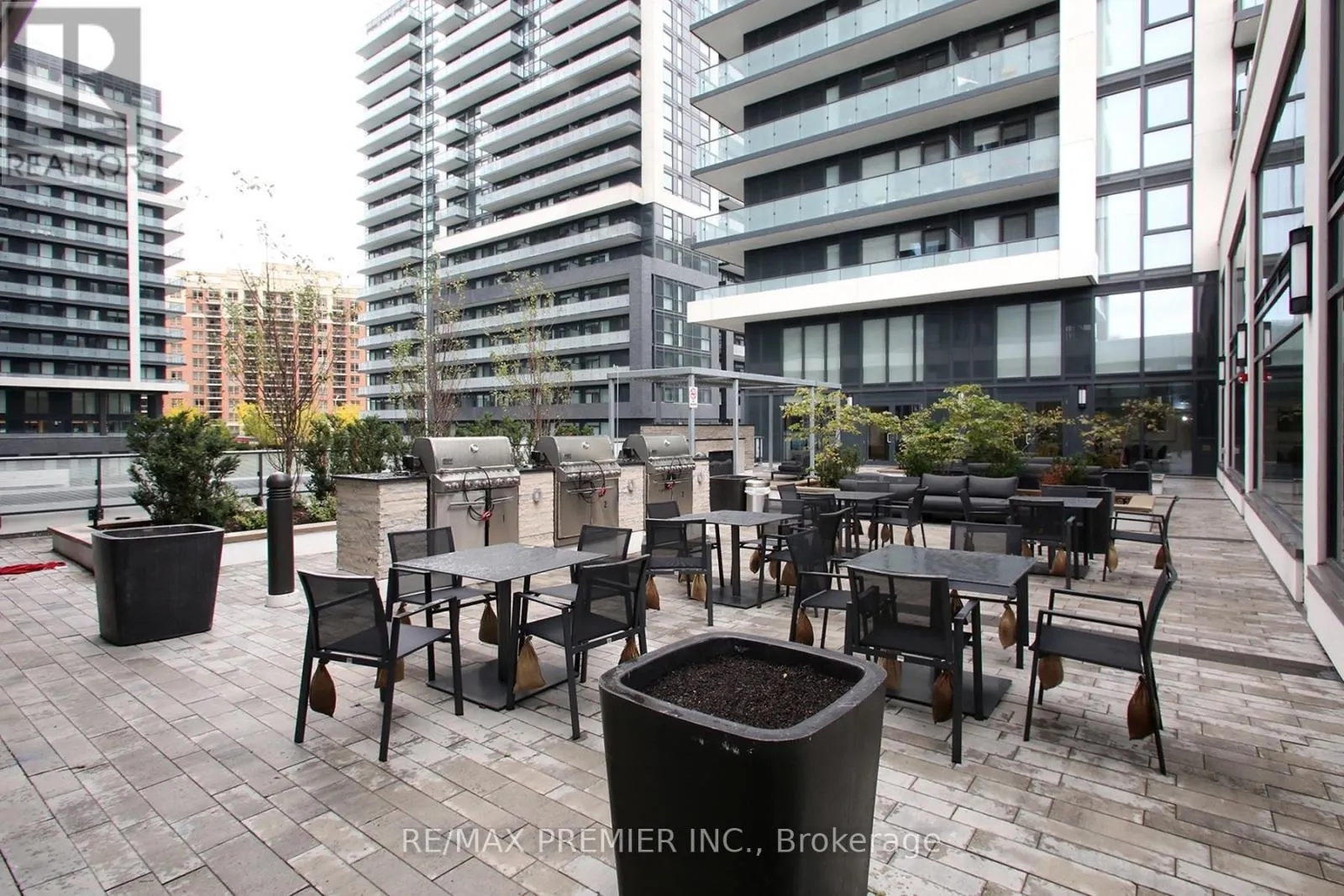 1210 - 95 ONEIDA CRESCENT